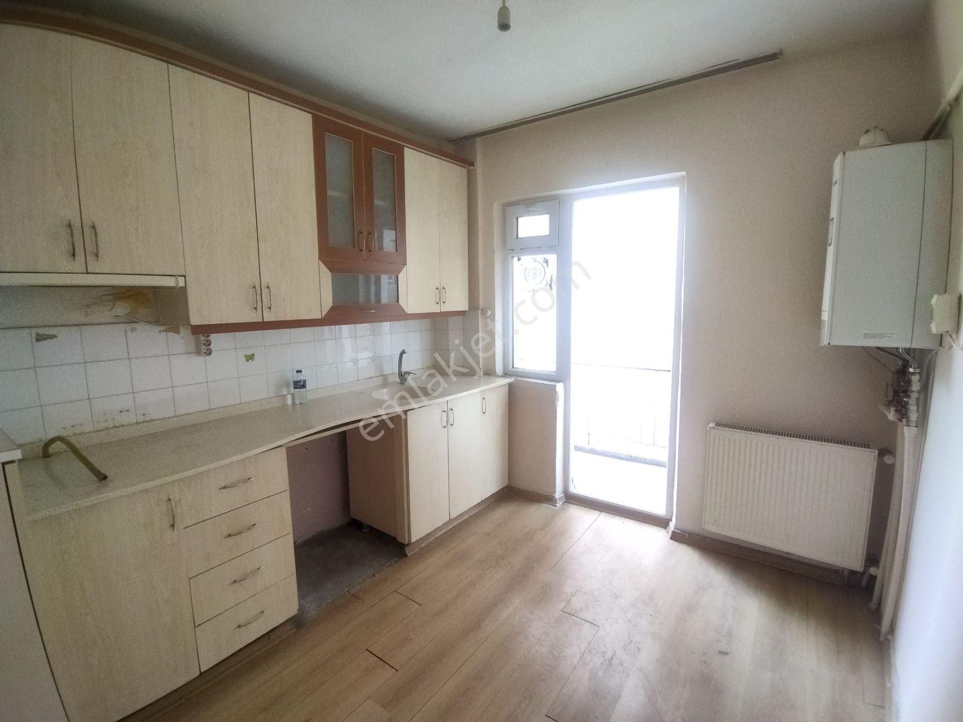 Mç Emlak'tan Plevne Mh. Ara Katta Uygun 3+1 Kiralık Daire
