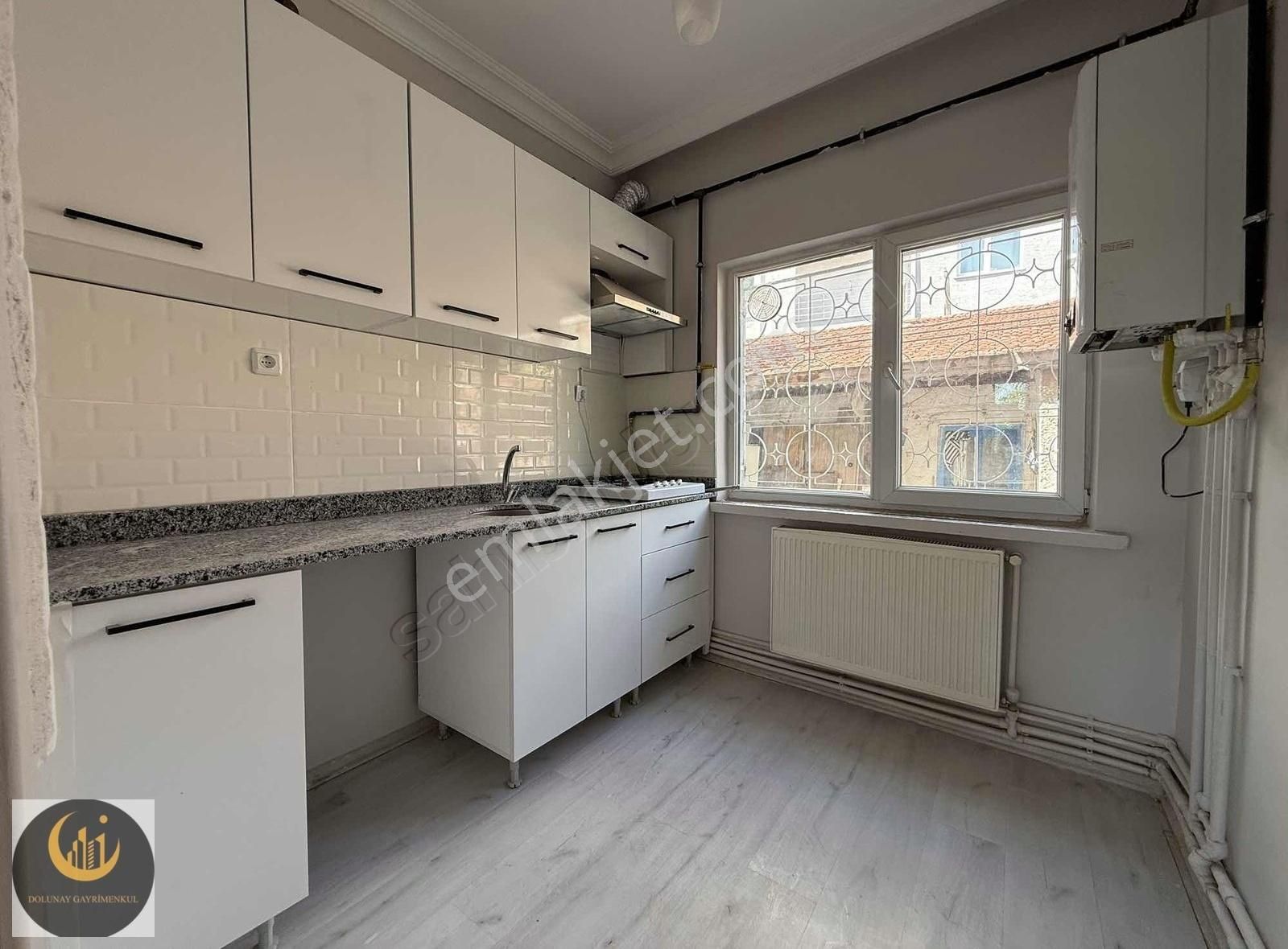 Dolunay'dan Birlik Caddesi Yakını Kiralık 2+0 Daire