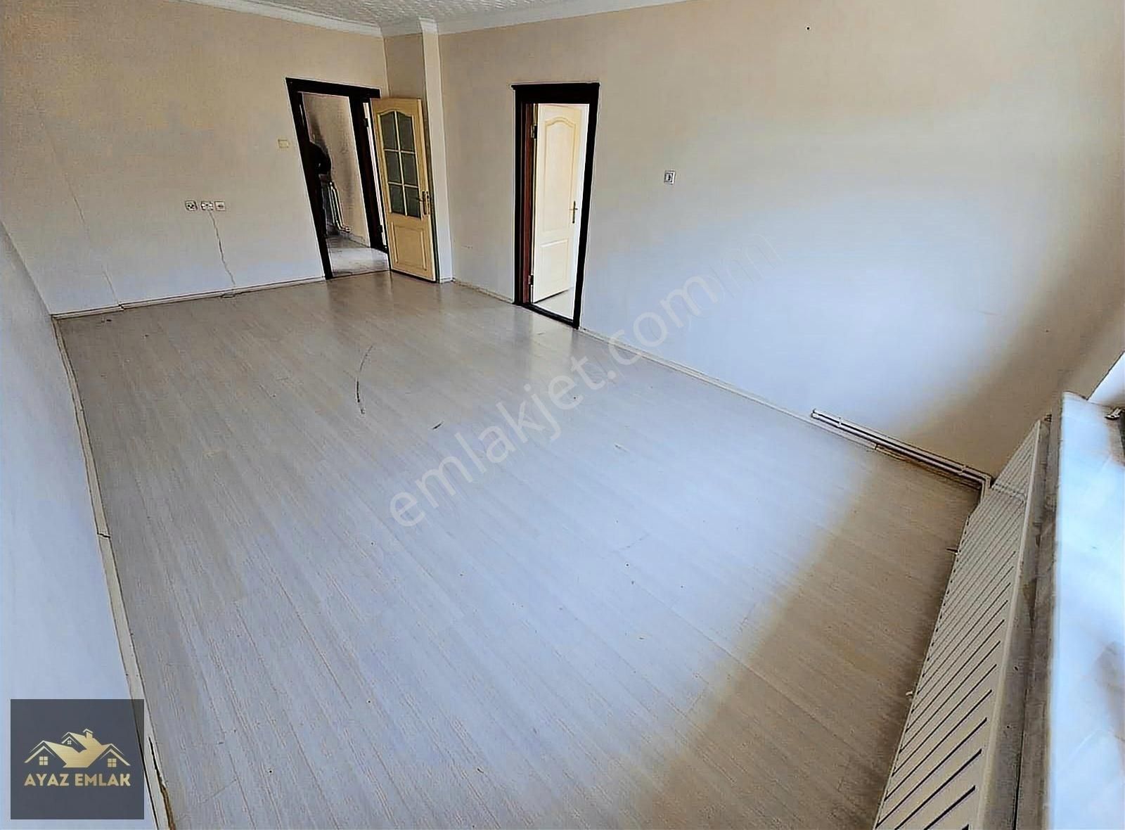 Malazgirt Mah'de 12. Cadde Yakını 3+1 Katta Geniş Kiralık Daire