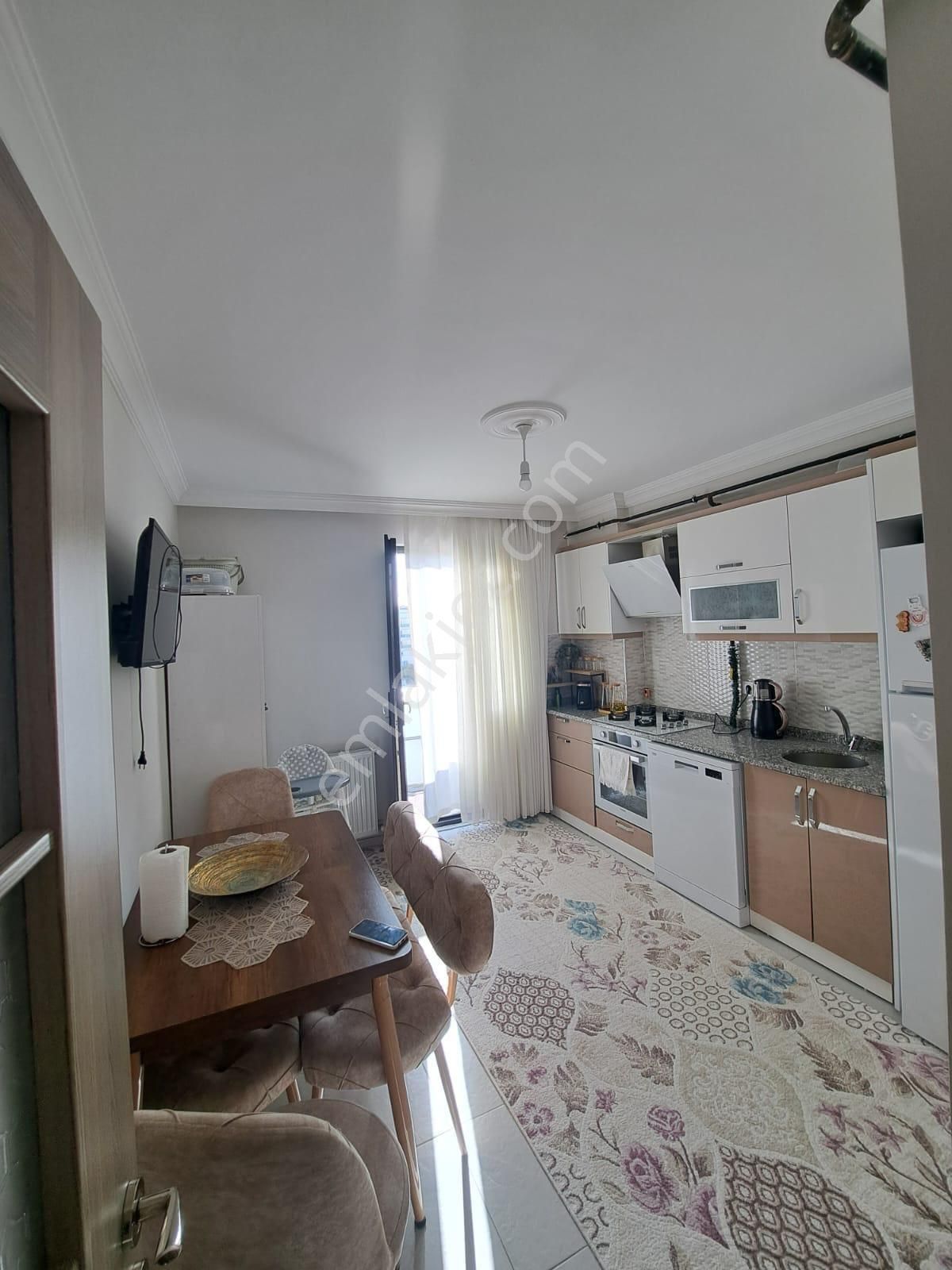 Çayırova Özgürlük Mahallesinde 2+1 İskanlı Arakat