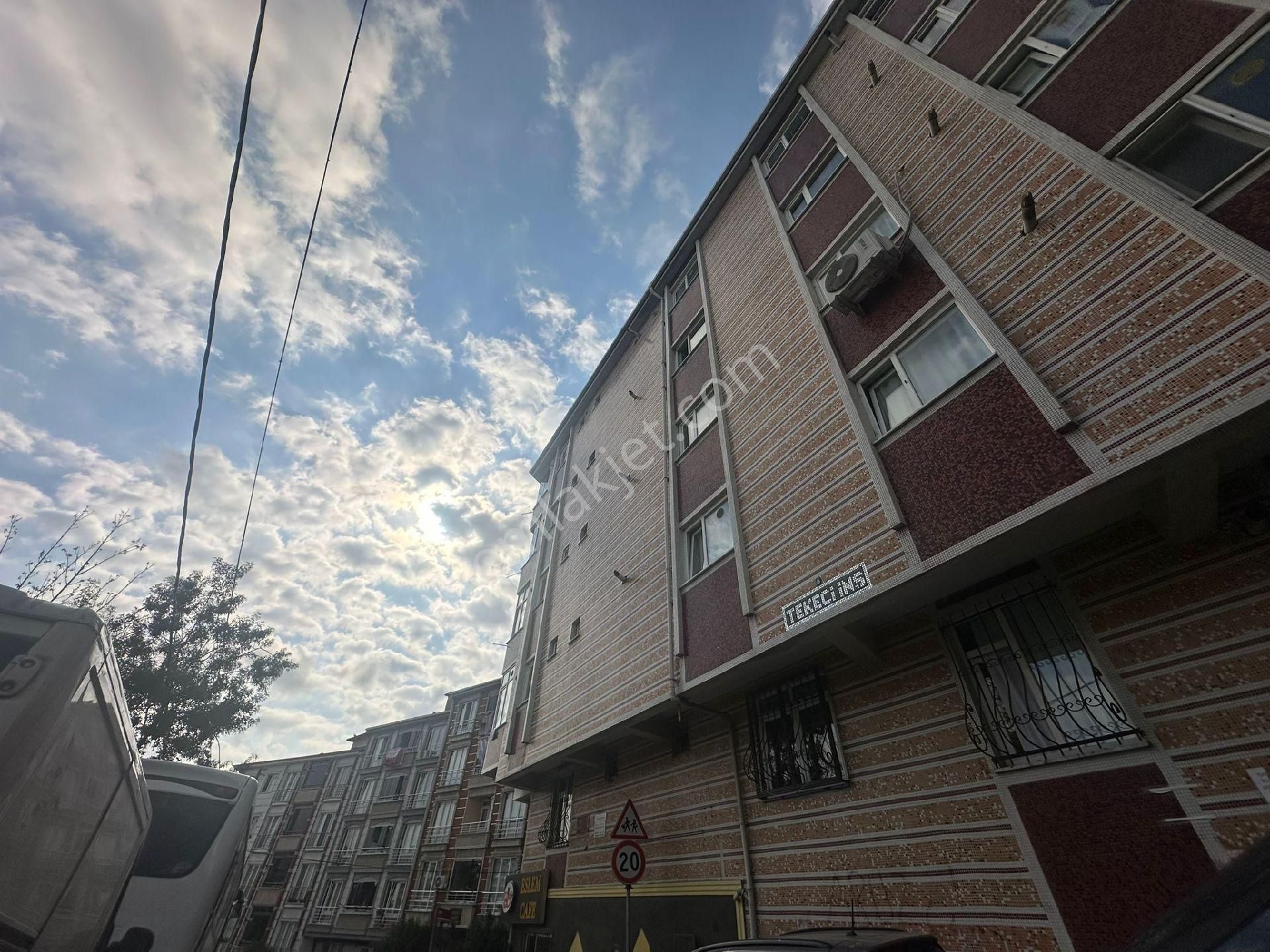 Esenler Fatih Mahallesinde Satılık Krediye Uygun Asansörlü Satılık Daire