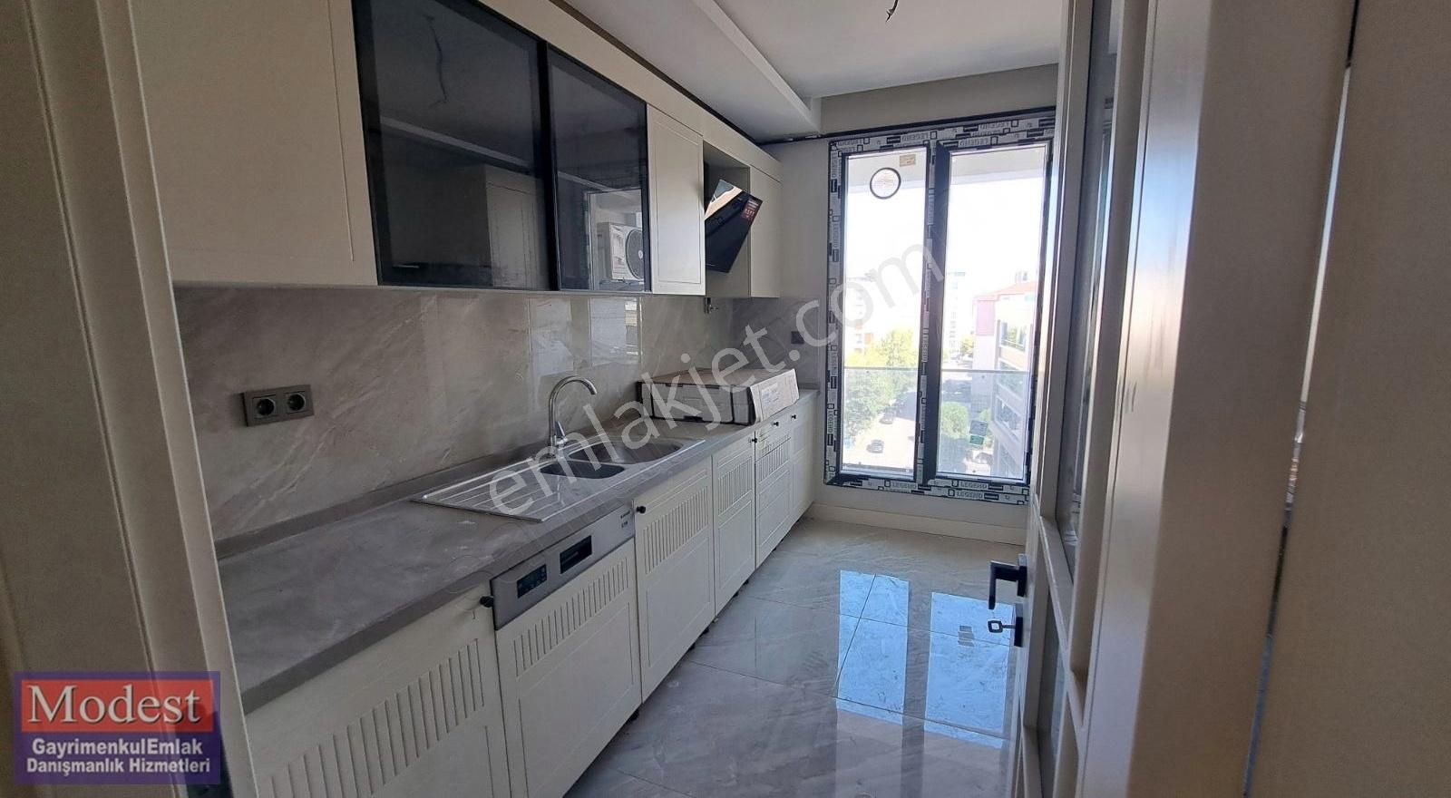 Kartal Metrosuna Yakın Yeni Sıfır Sitede Kiralık 2+1 Daire