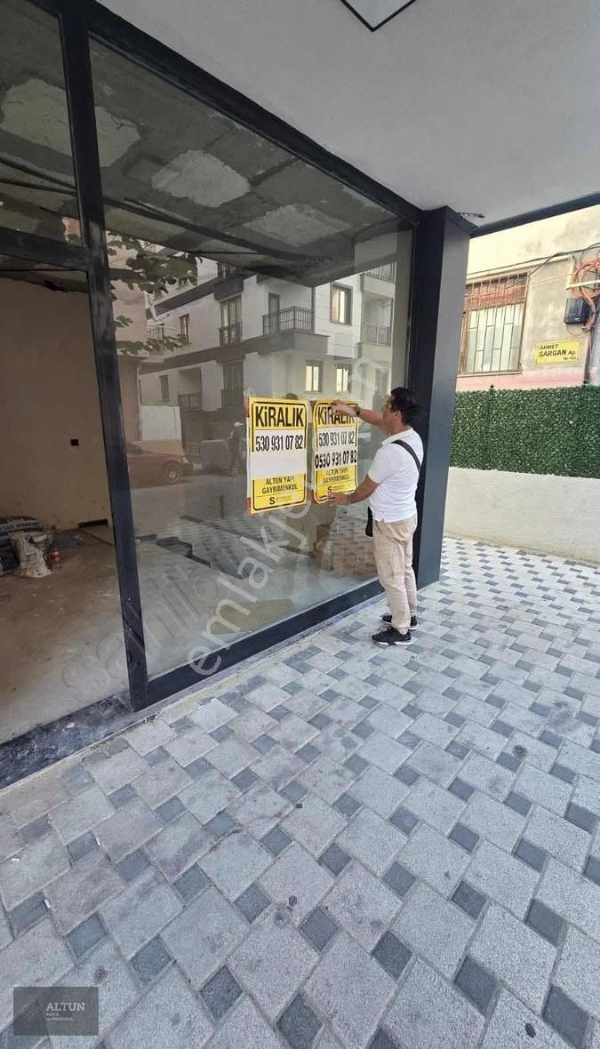 Avcıların Merkezinde İşlek Cadde Üstünde 100 M2 Depolu Dükkan