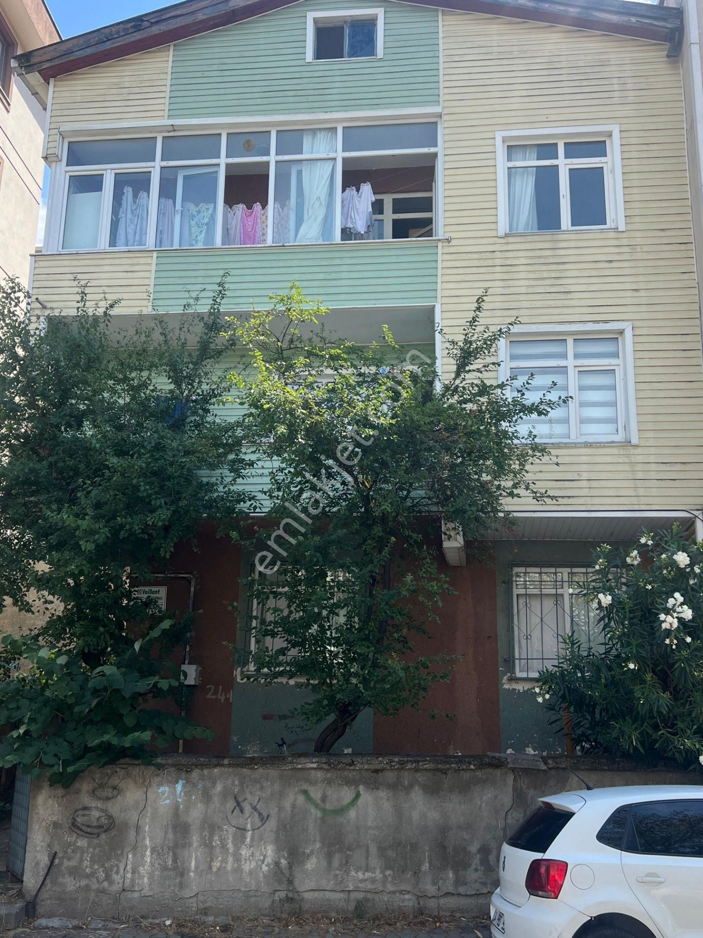 İstanbul Çekmeköy Aydınlar Mah Satılık 3 Katlı Müstakil Bina