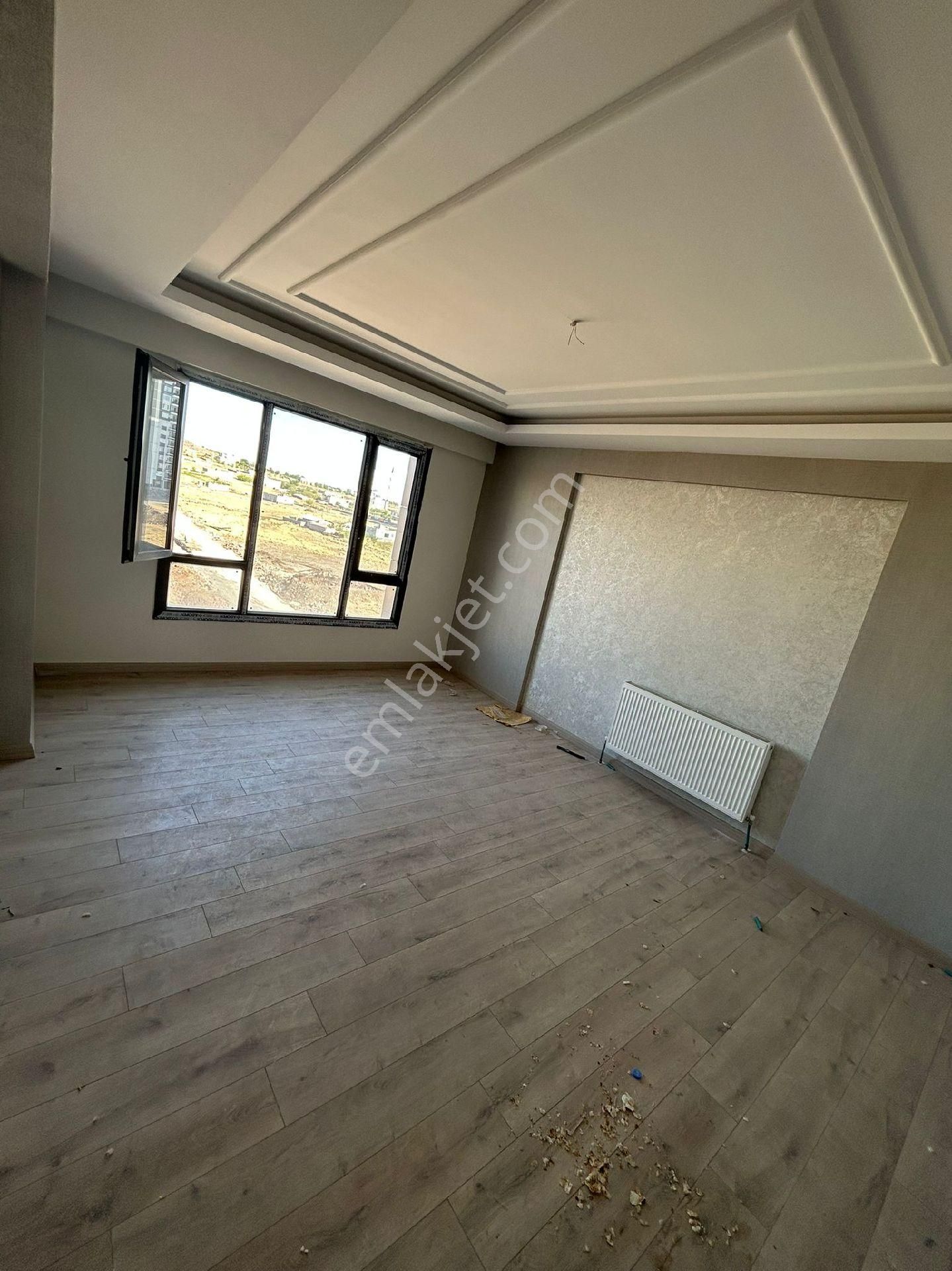 Yenicezaevi Karşısında Bulunan Tunç Yapıda Satılık 3.5+1 Dairemiz Bulunmaktadır