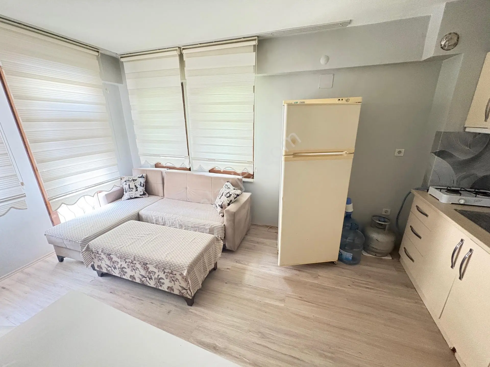 Marmara'dan Ayşekadın'da Ana Cadde Üzerinde 1+1 Kiralık Daire - Görsel 2