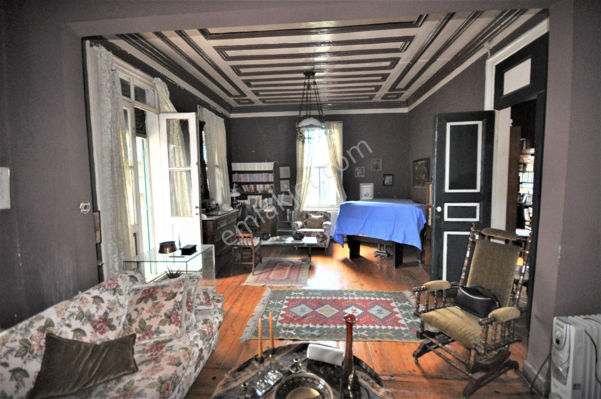 Yeşilköy Merkezde Müstakil Bahçeli 3 Katlı Ahşap Köşk - Görsel 12