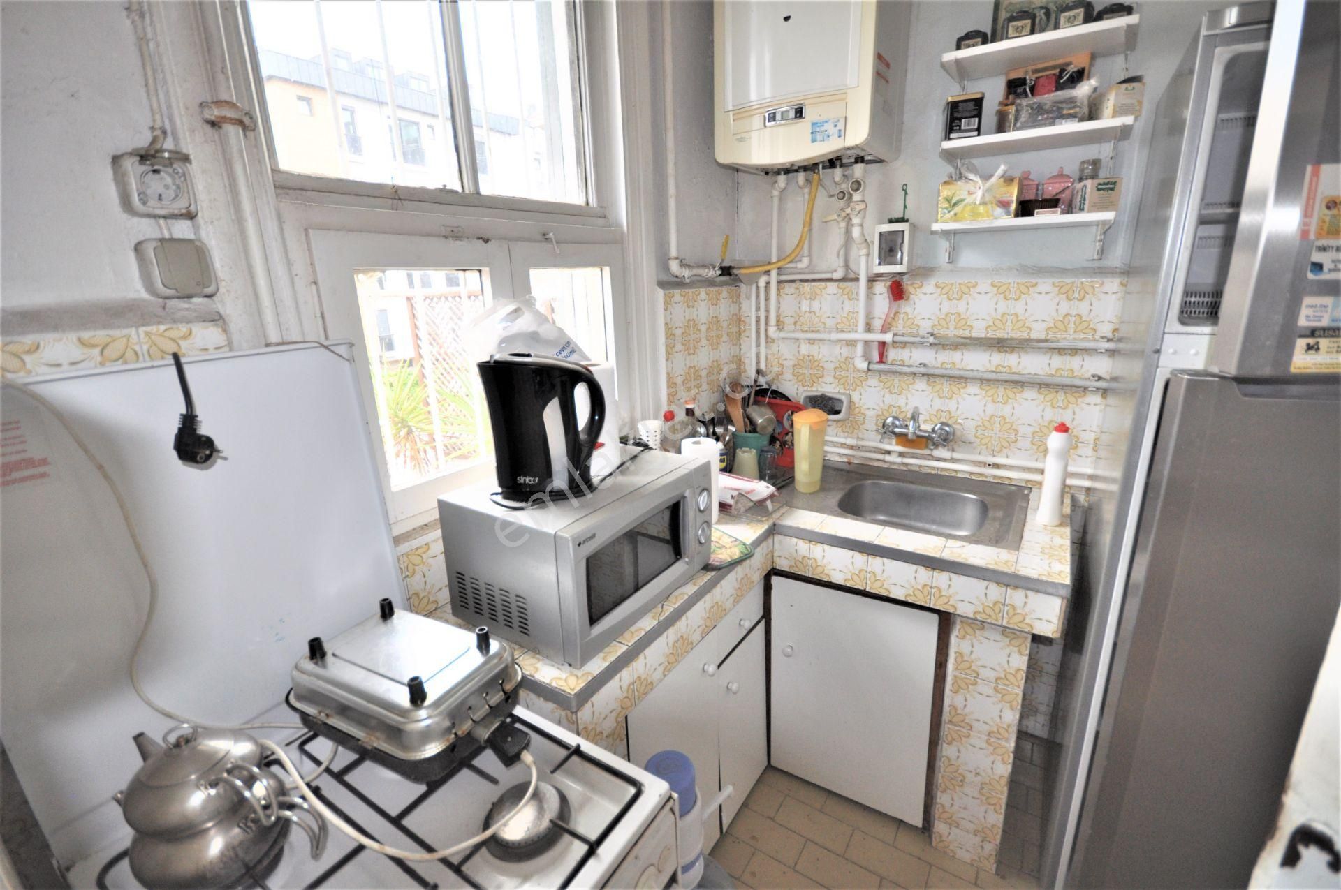 Yeşilköy Merkezde Müstakil Bahçeli 3 Katlı Ahşap Köşk - Görsel 17