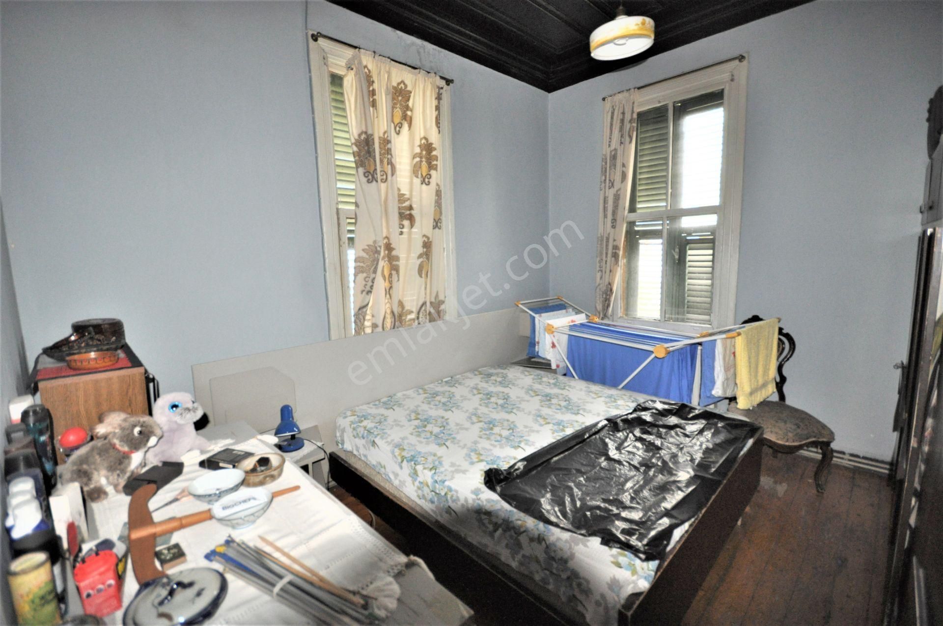 Yeşilköy Merkezde Müstakil Bahçeli 3 Katlı Ahşap Köşk - Görsel 13