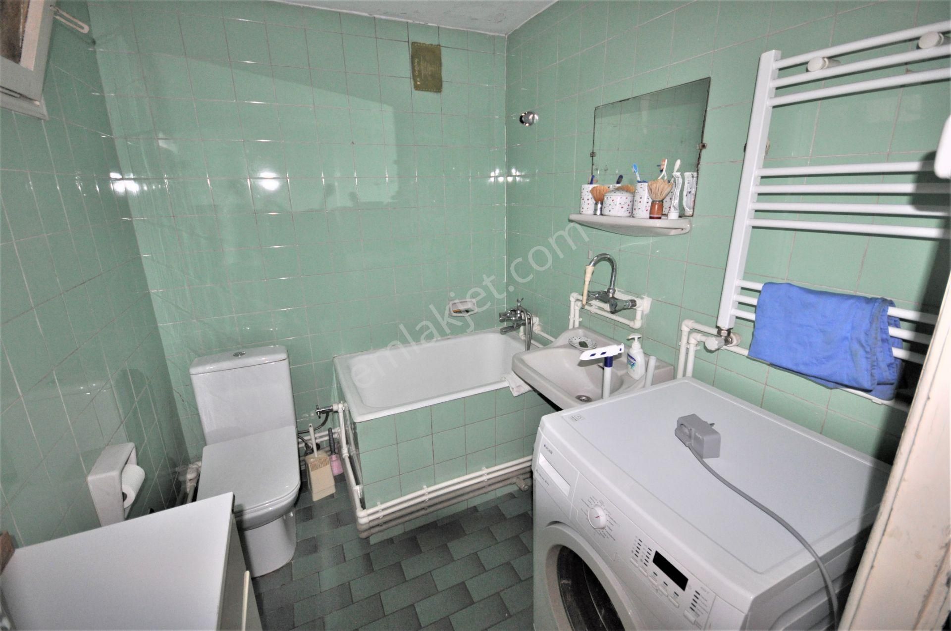 Yeşilköy Merkezde Müstakil Bahçeli 3 Katlı Ahşap Köşk - Görsel 15