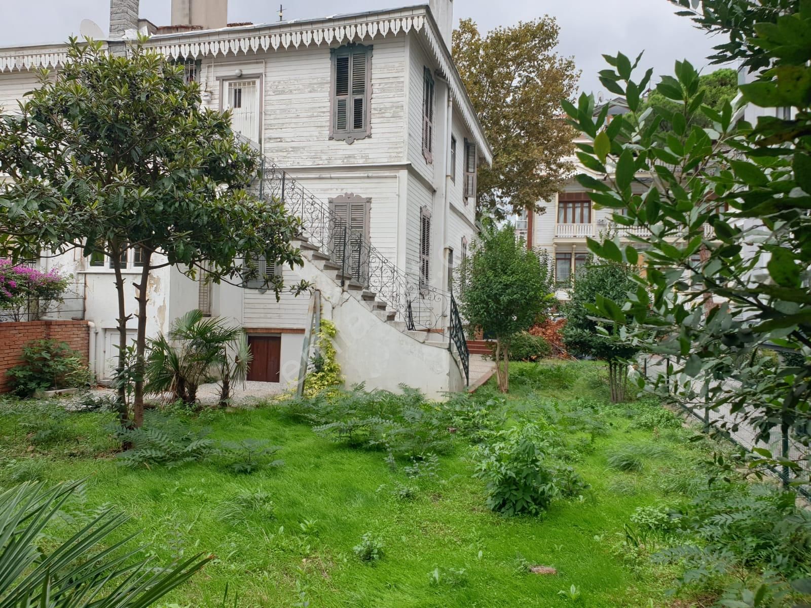 Yeşilköy Merkezde Müstakil Bahçeli 3 Katlı Ahşap Köşk - Görsel 24