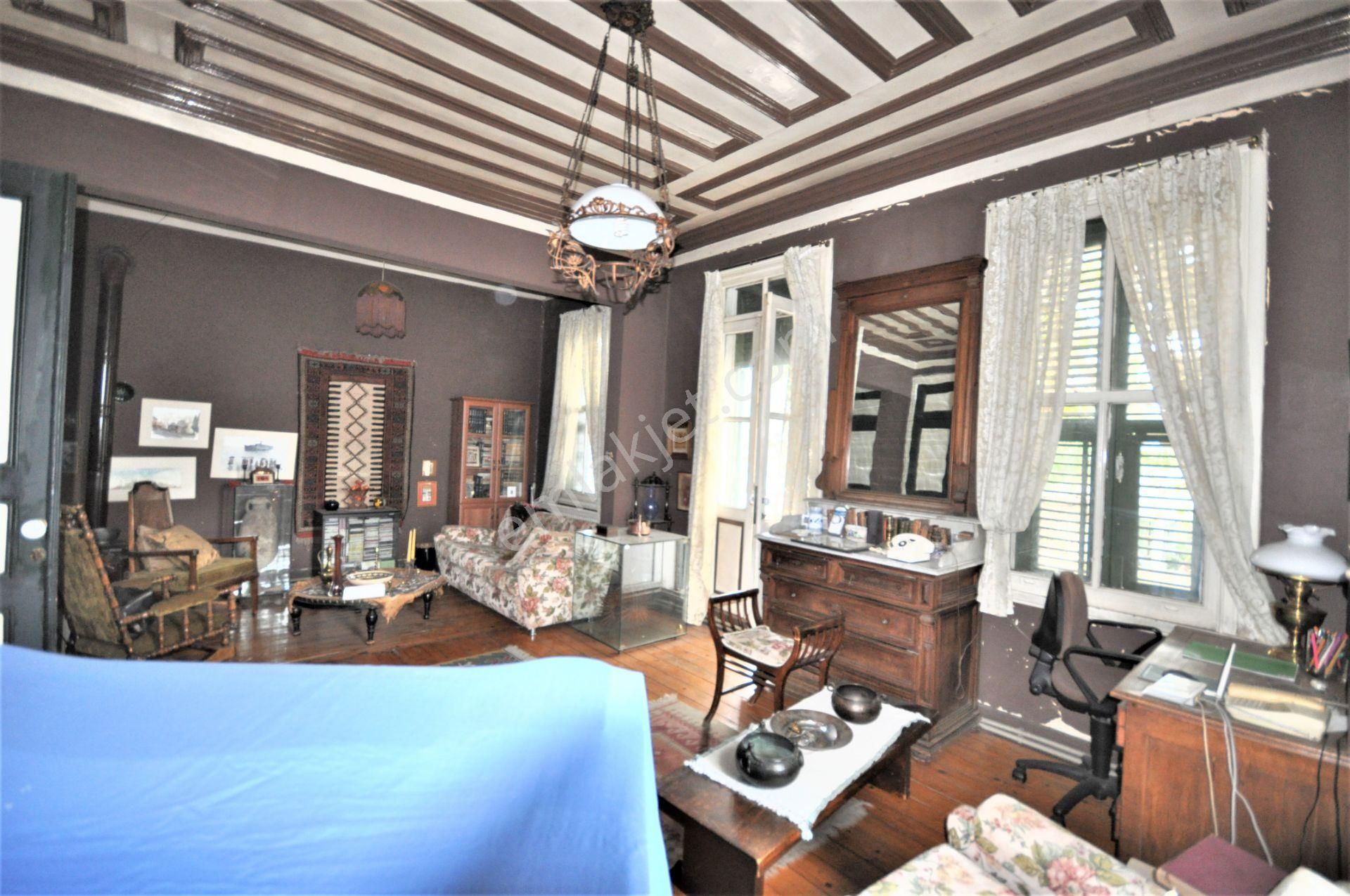 Yeşilköy Merkezde Müstakil Bahçeli 3 Katlı Ahşap Köşk - Görsel 7