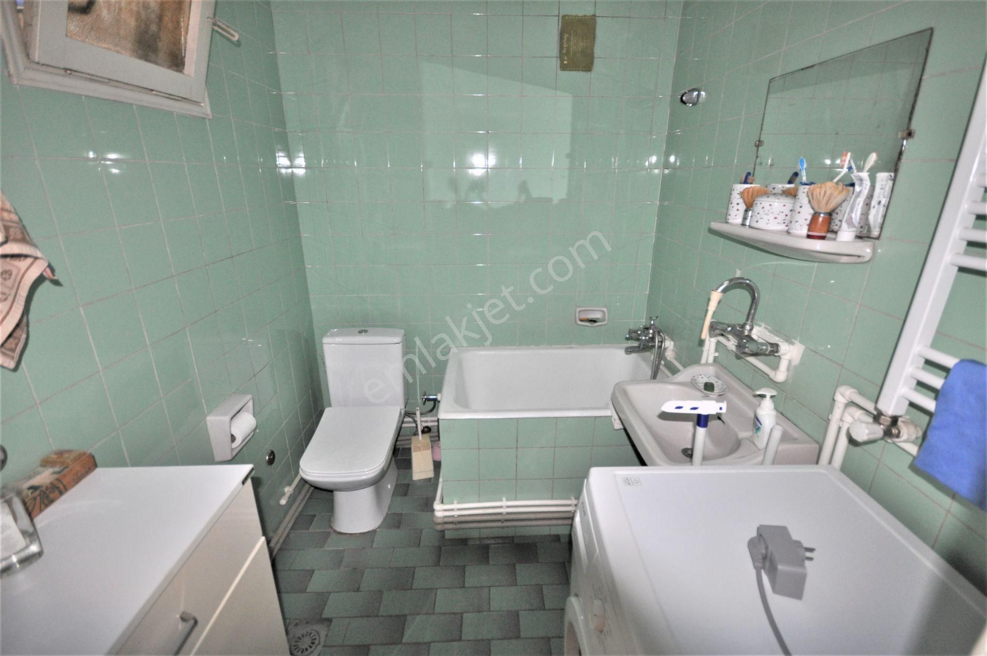 Yeşilköy Merkezde Müstakil Bahçeli 3 Katlı Ahşap Köşk - Görsel 16