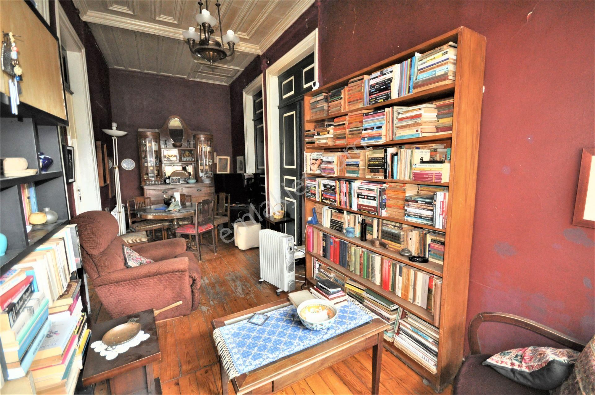 Yeşilköy Merkezde Müstakil Bahçeli 3 Katlı Ahşap Köşk - Görsel 2