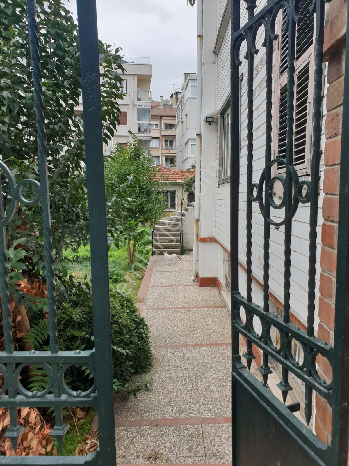 Yeşilköy Merkezde Müstakil Bahçeli 3 Katlı Ahşap Köşk - Görsel 25