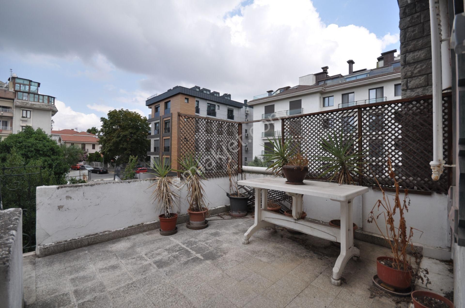 Yeşilköy Merkezde Müstakil Bahçeli 3 Katlı Ahşap Köşk - Görsel 19