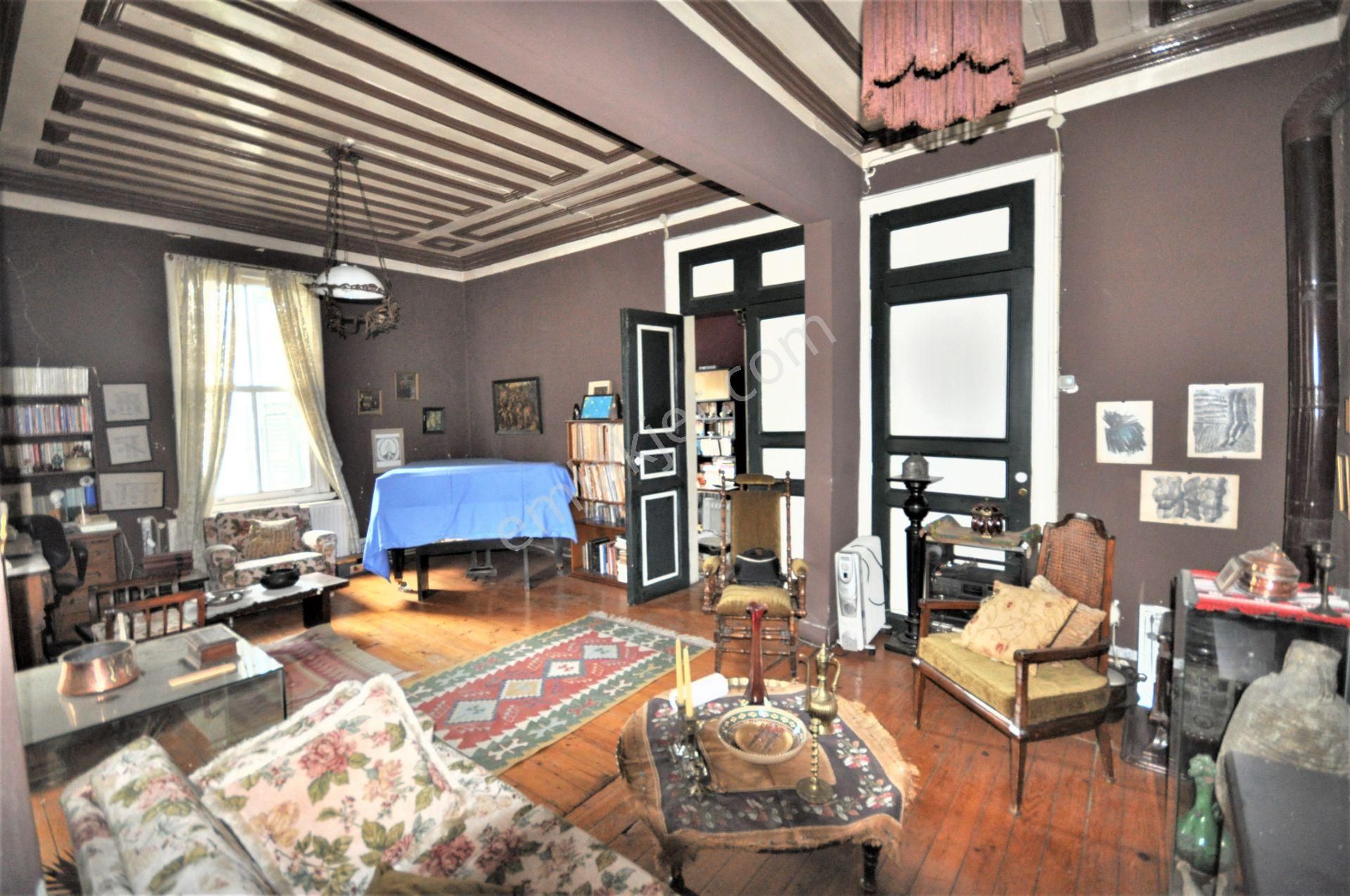 Yeşilköy Merkezde Müstakil Bahçeli 3 Katlı Ahşap Köşk - Görsel 9