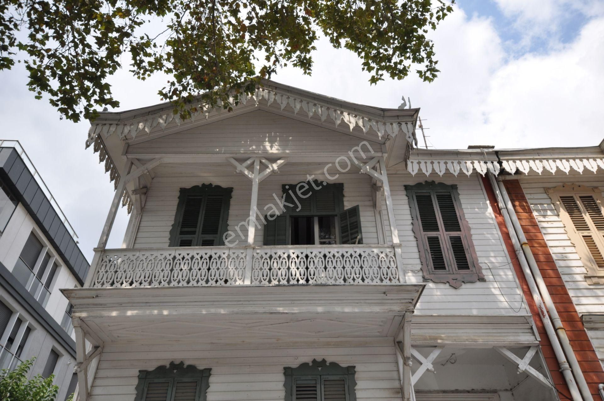 Yeşilköy Merkezde Müstakil Bahçeli 3 Katlı Ahşap Köşk - Görsel 21