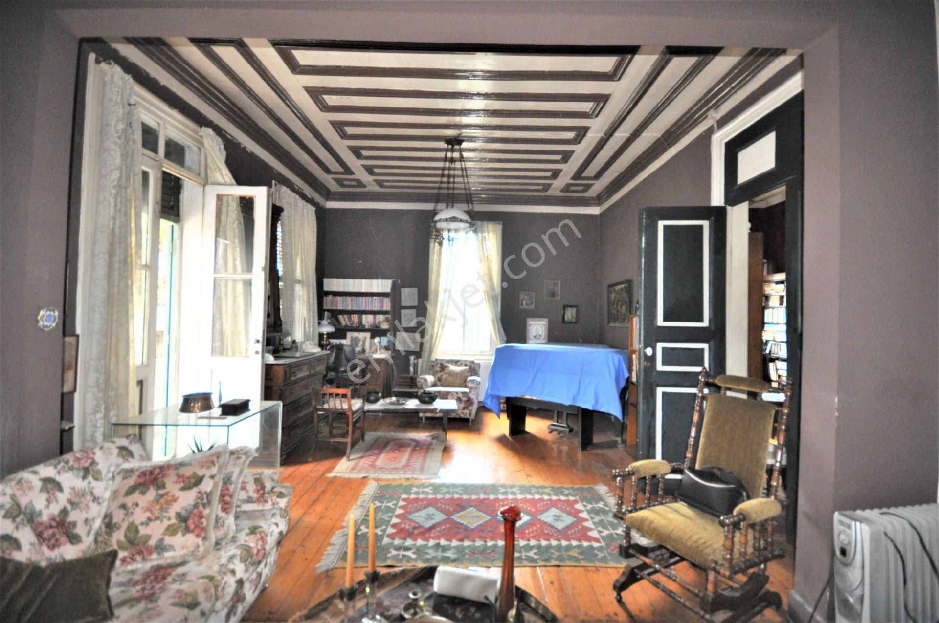 Yeşilköy Merkezde Müstakil Bahçeli 3 Katlı Ahşap Köşk - Görsel 11