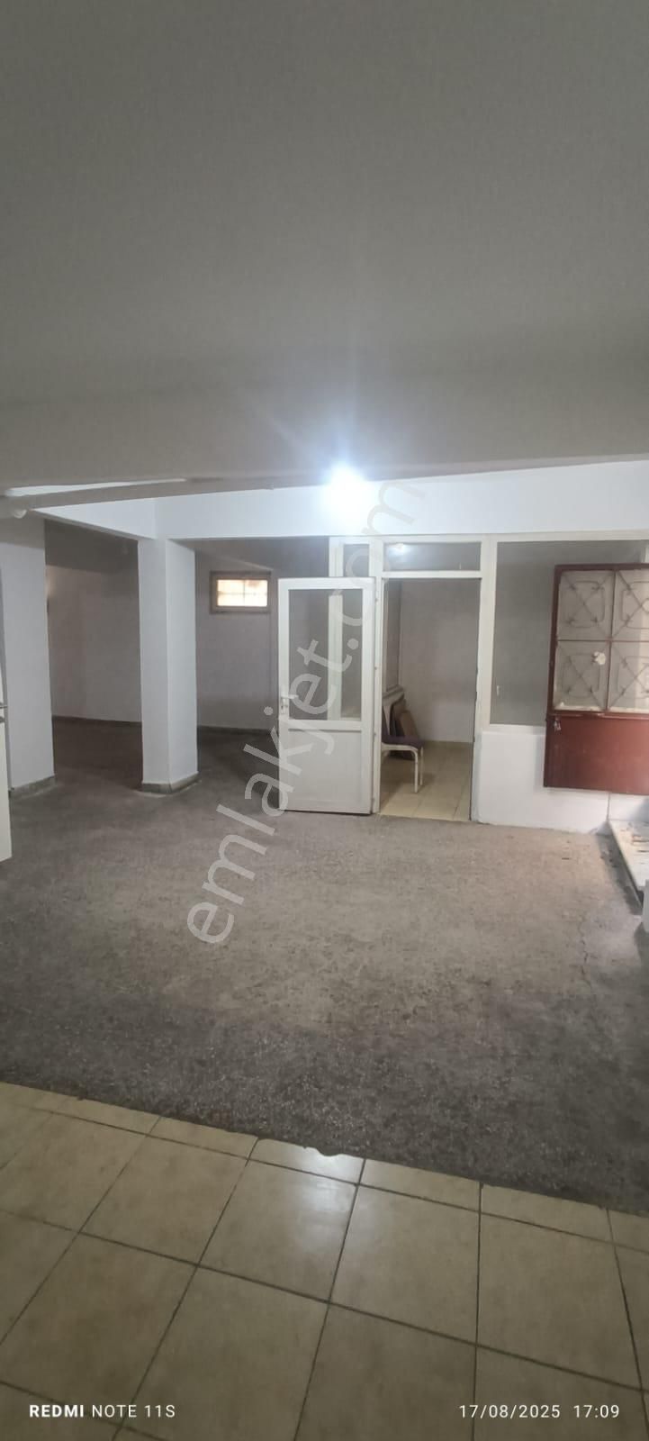 Bahçelievler Mahallesinde 150m2 Düz Giriş Kiralık Dükkan