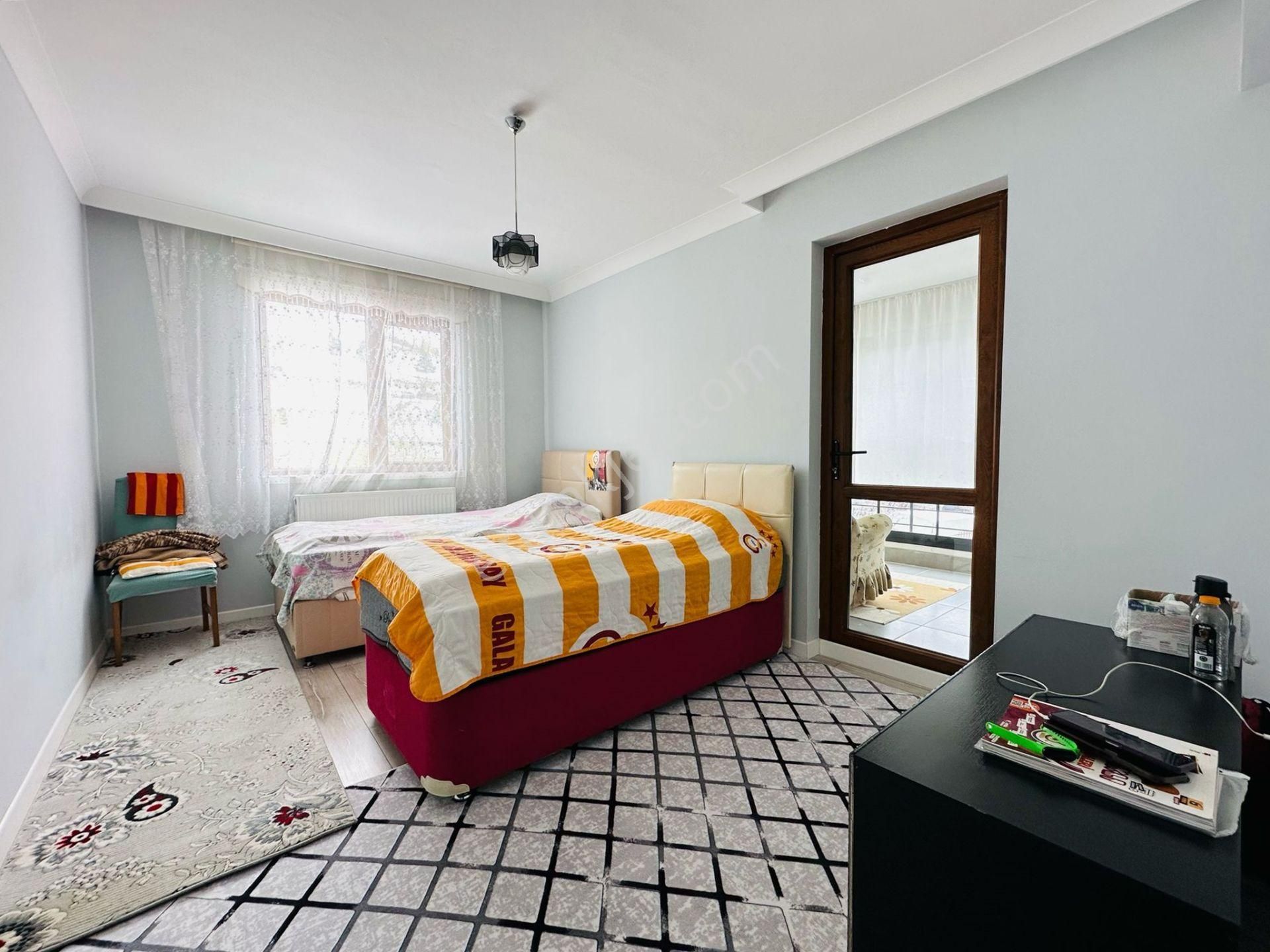 Feridunçelik'te Ebeveyn Banyolu Asansörlü Full Yapılı Teras Balkonlu 3+1 Katta Satılık Daire ! - Görsel 13