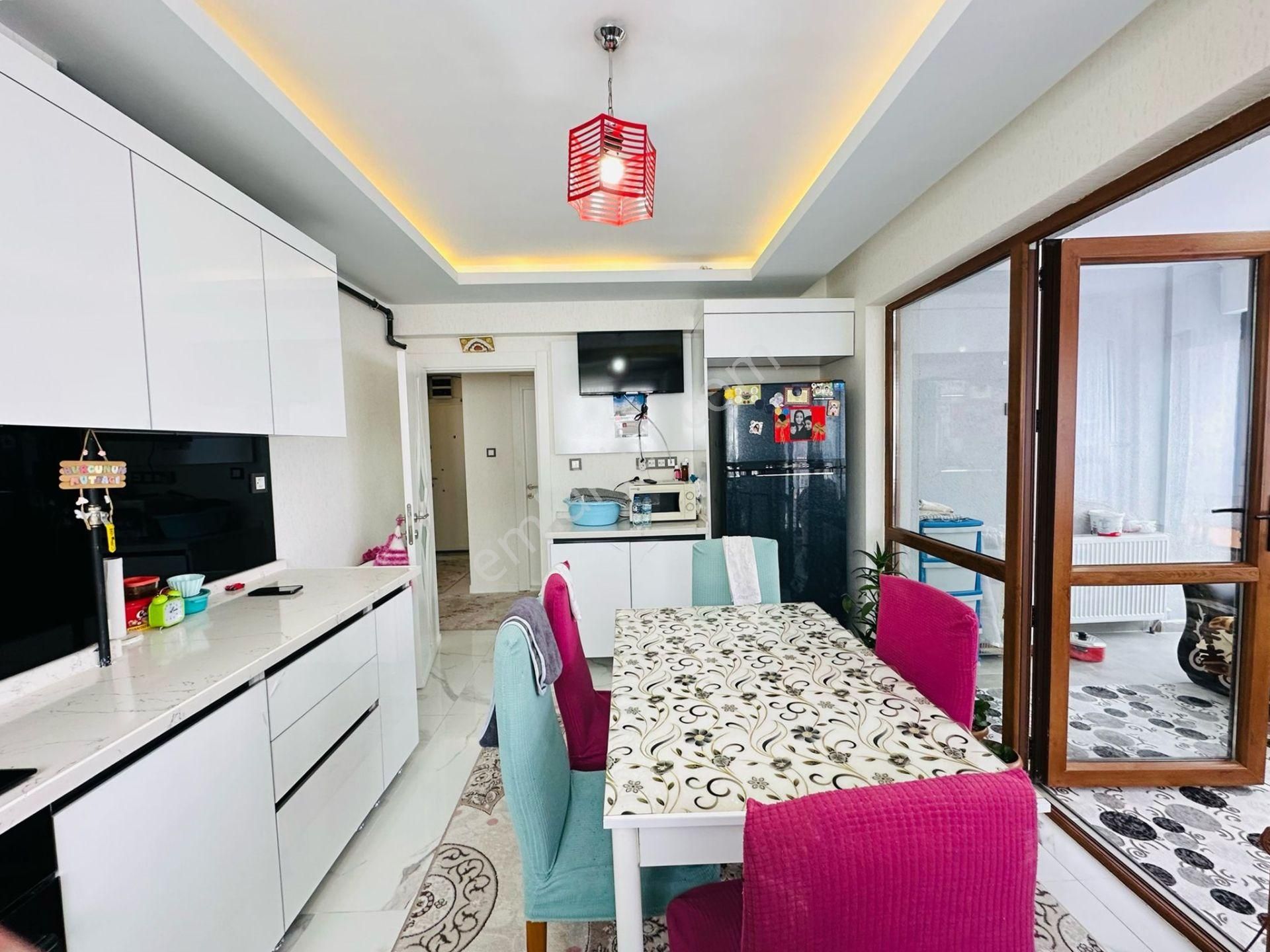 Feridunçelik'te Ebeveyn Banyolu Asansörlü Full Yapılı Teras Balkonlu 3+1 Katta Satılık Daire ! - Görsel 4