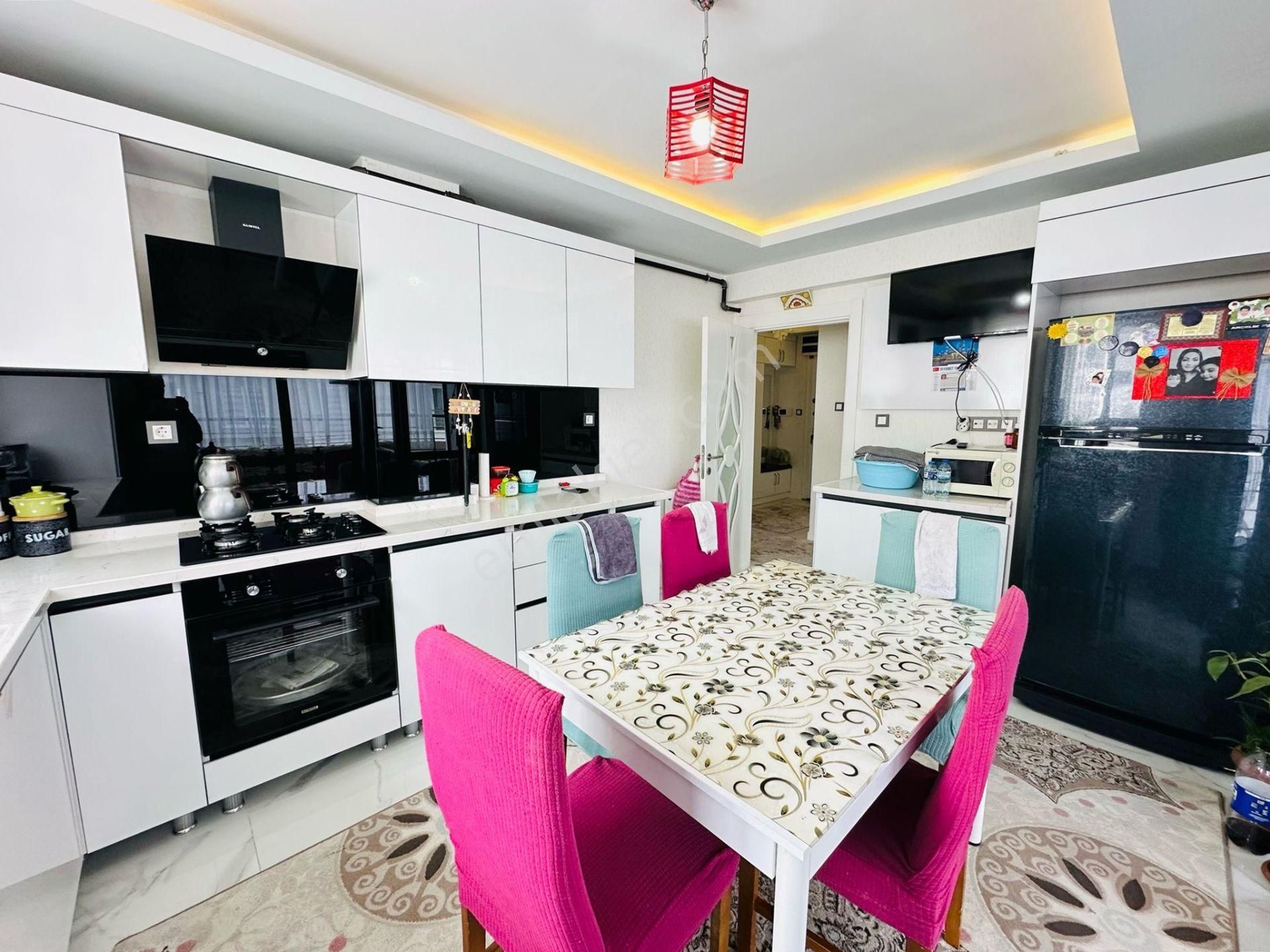 Feridunçelik'te Ebeveyn Banyolu Asansörlü Full Yapılı Teras Balkonlu 3+1 Katta Satılık Daire ! - Görsel 3