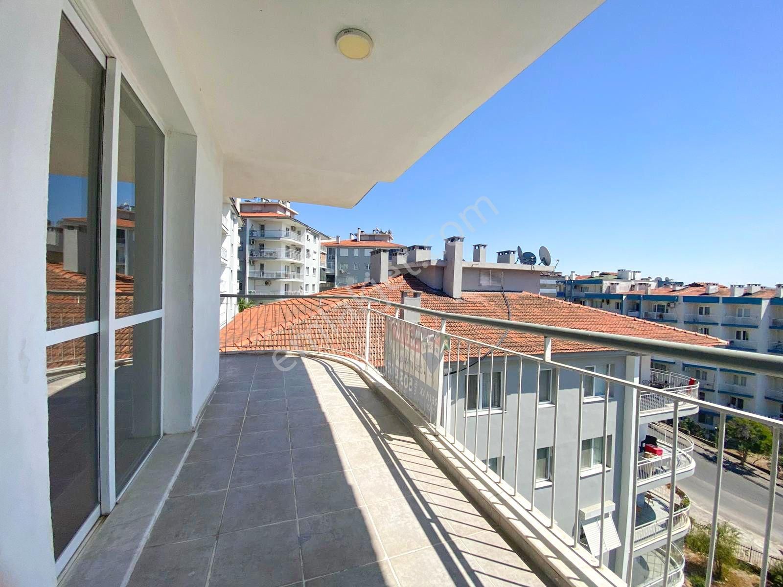 Bornova Atatürk Mahallesinde Deniz Manzaralı 3+1 Satılık Daire - Görsel 12