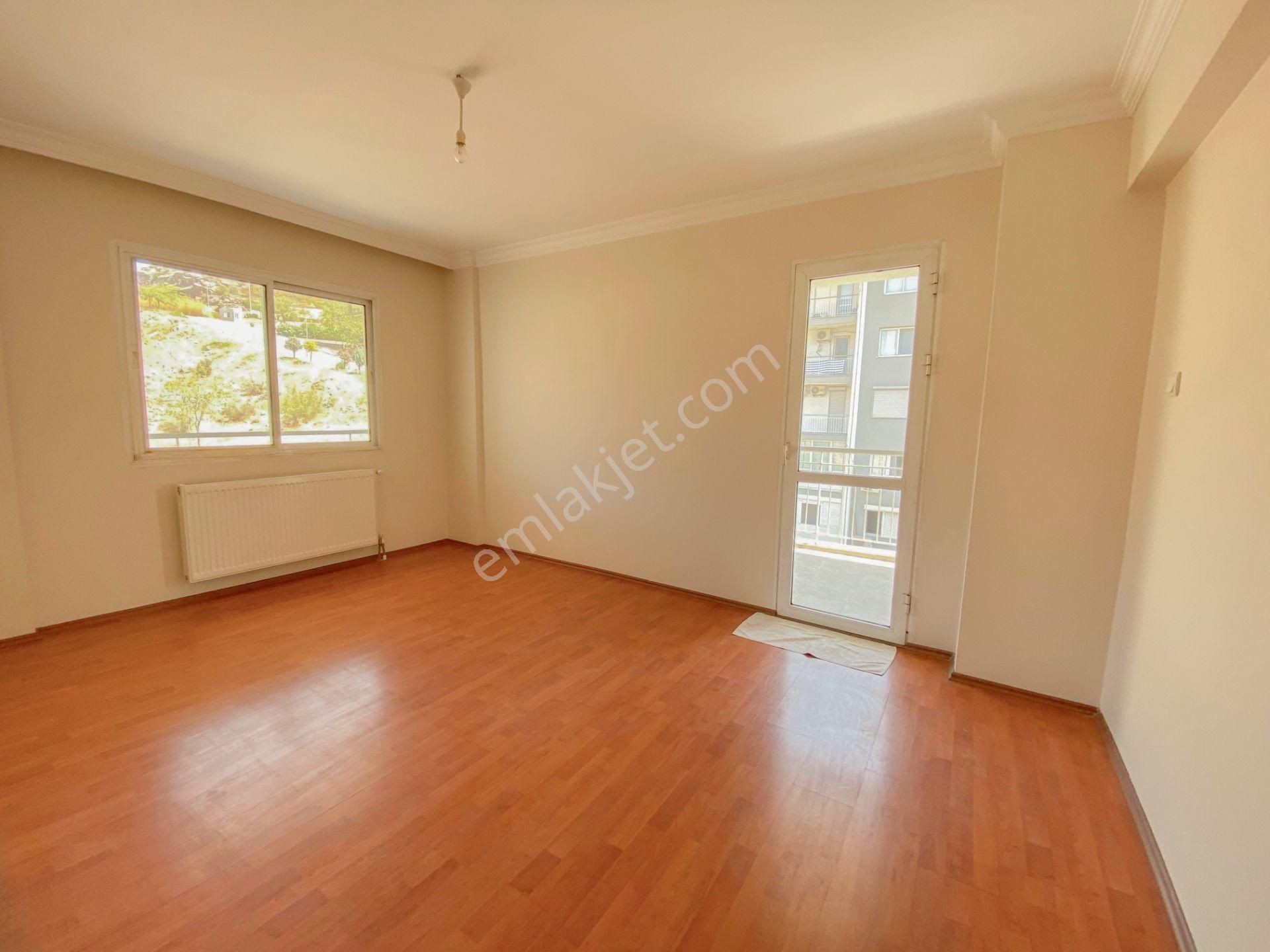 Bornova Atatürk Mahallesinde Deniz Manzaralı 3+1 Satılık Daire - Görsel 24