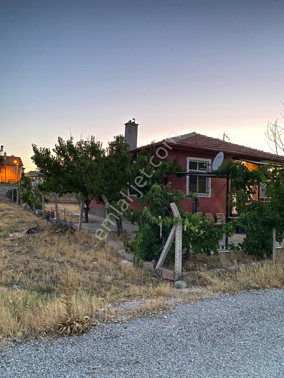 Gödene De Satılık 464 M2 İmarlı Arsa İçi Full Yapılı