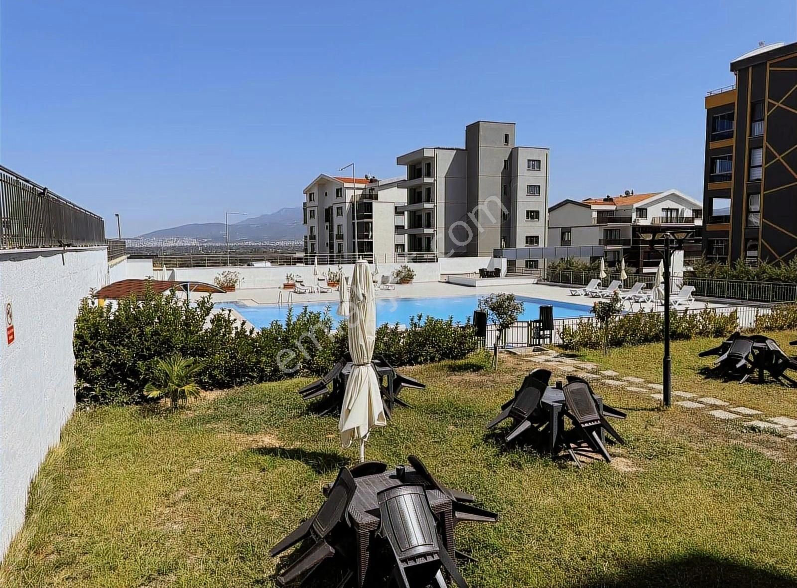 Karakaş Bey Gayrimenkulden Cam Balkonlu Kiralık Site İçi 2+1
