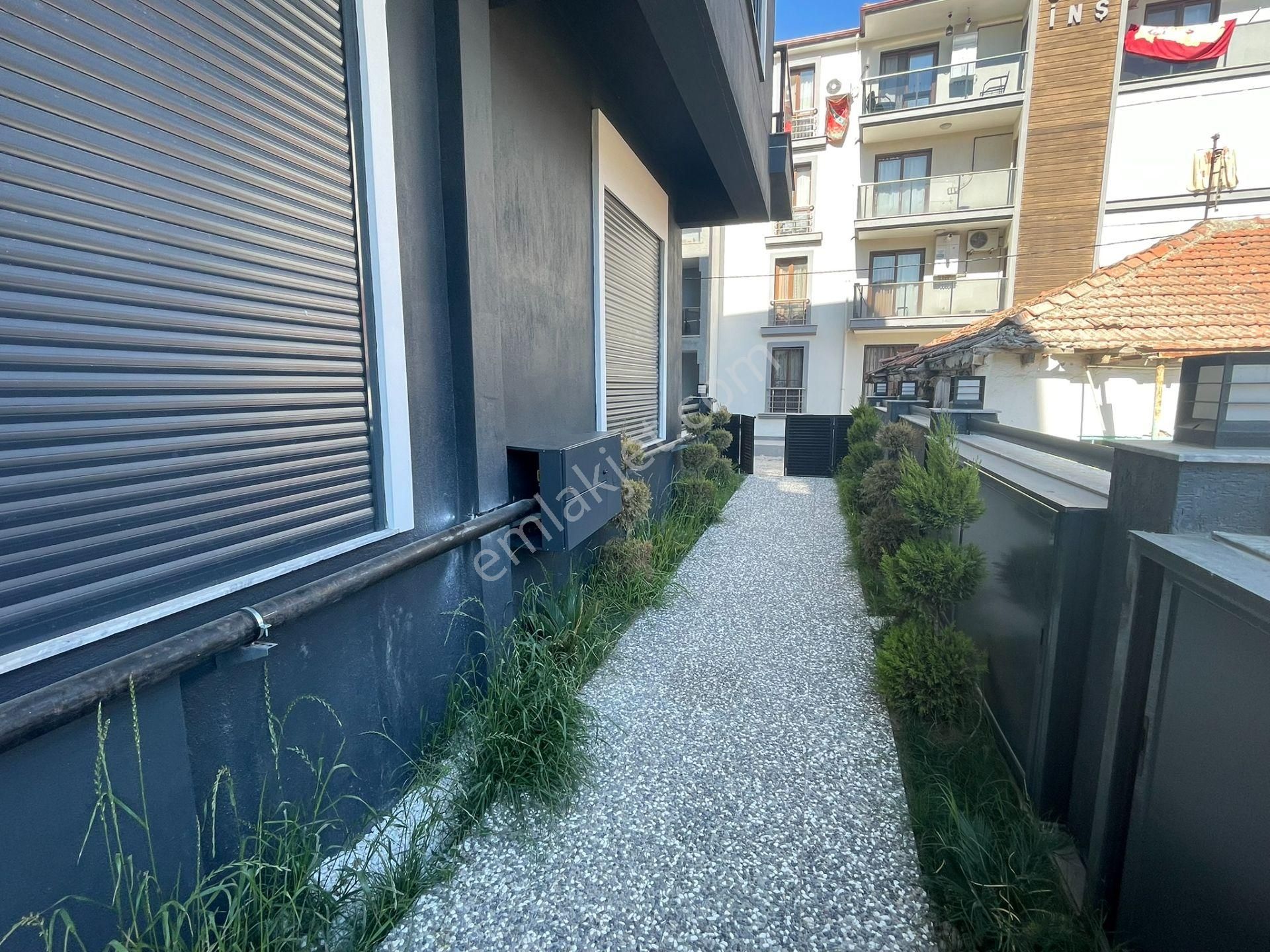 İzmir Menemen Seyrekte Eşyalı Ara Kat Çift Cepheli Sıfır Daire! - Görsel 24