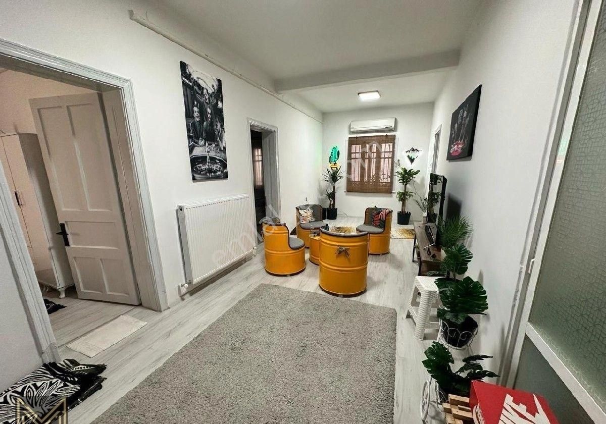 Karşıyaka Alaybey'de Full Eşyalı Satılık Daire - Görsel 3