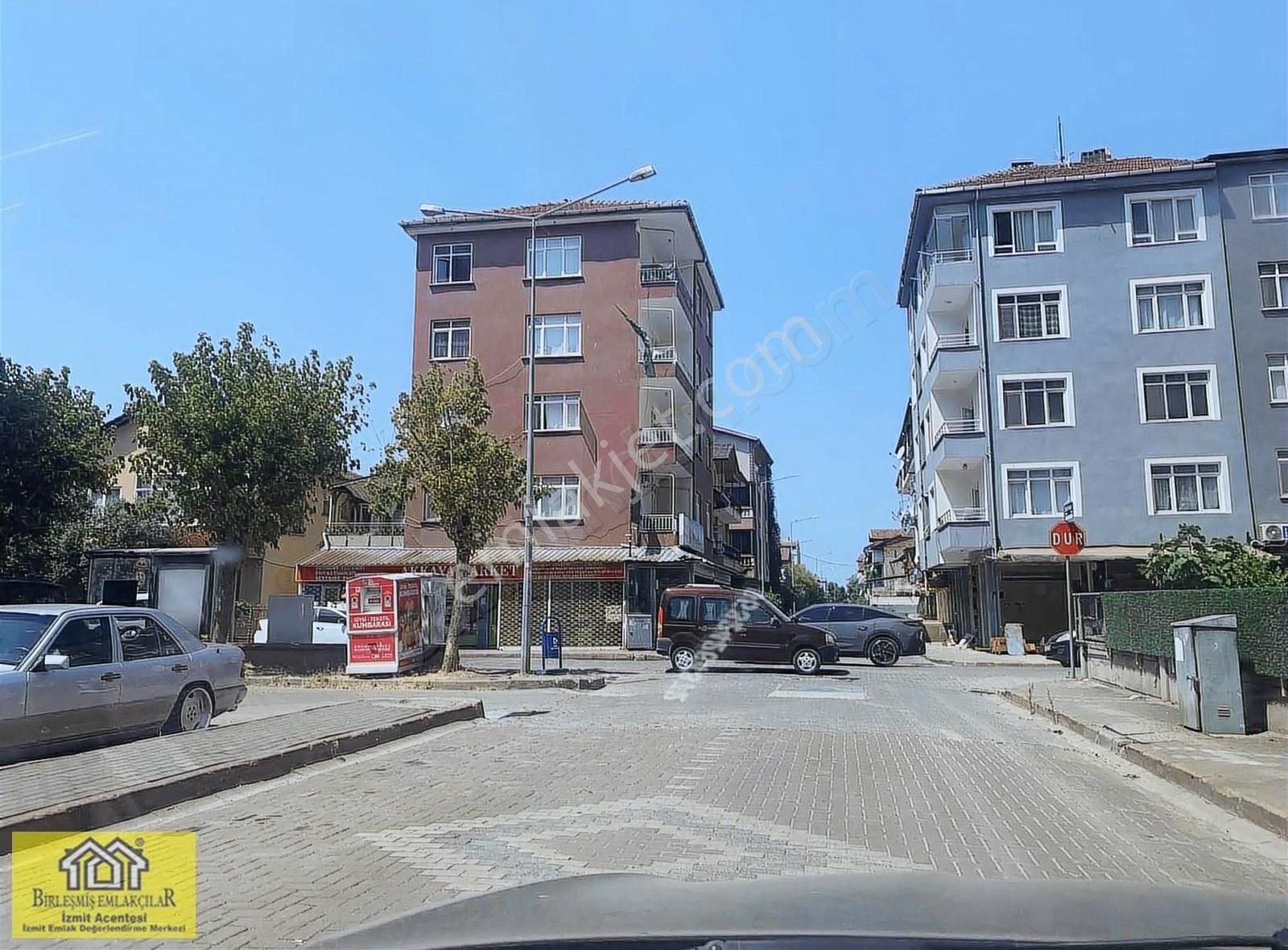 İzmit 42 Evler Mahallesi Arakat Kiralık 3+1 Daire