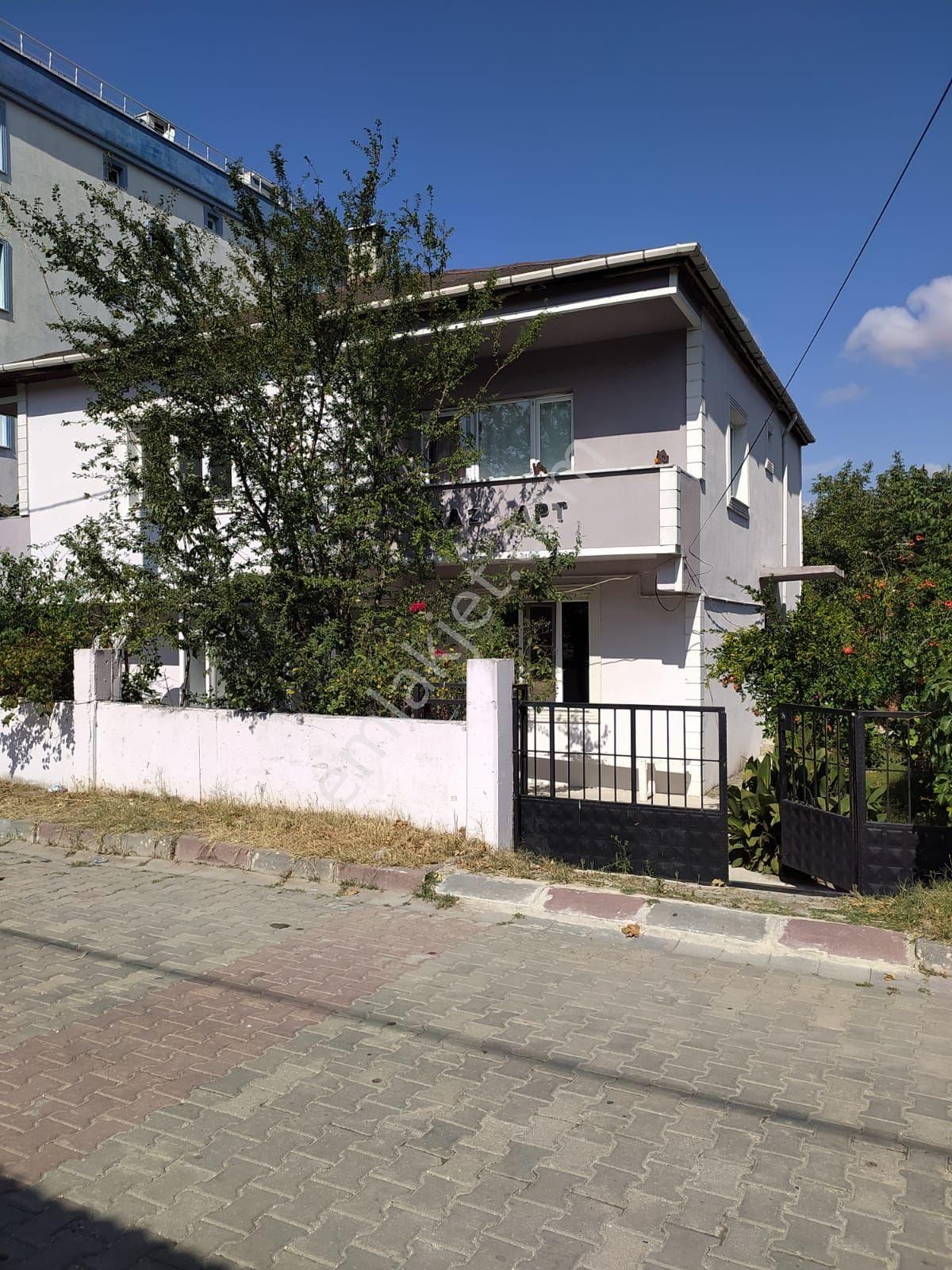 Tekirdağ Çerkezköy Veliköy İki Katlı Bahçeli Bina