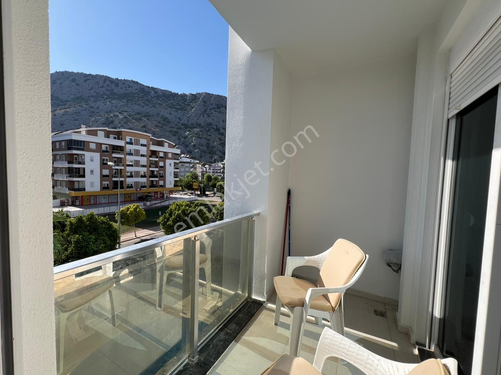 Hurma Mahallesi’nde Havuzlu Site İçerisinde Satılık 1+1 Daire - Görsel 12