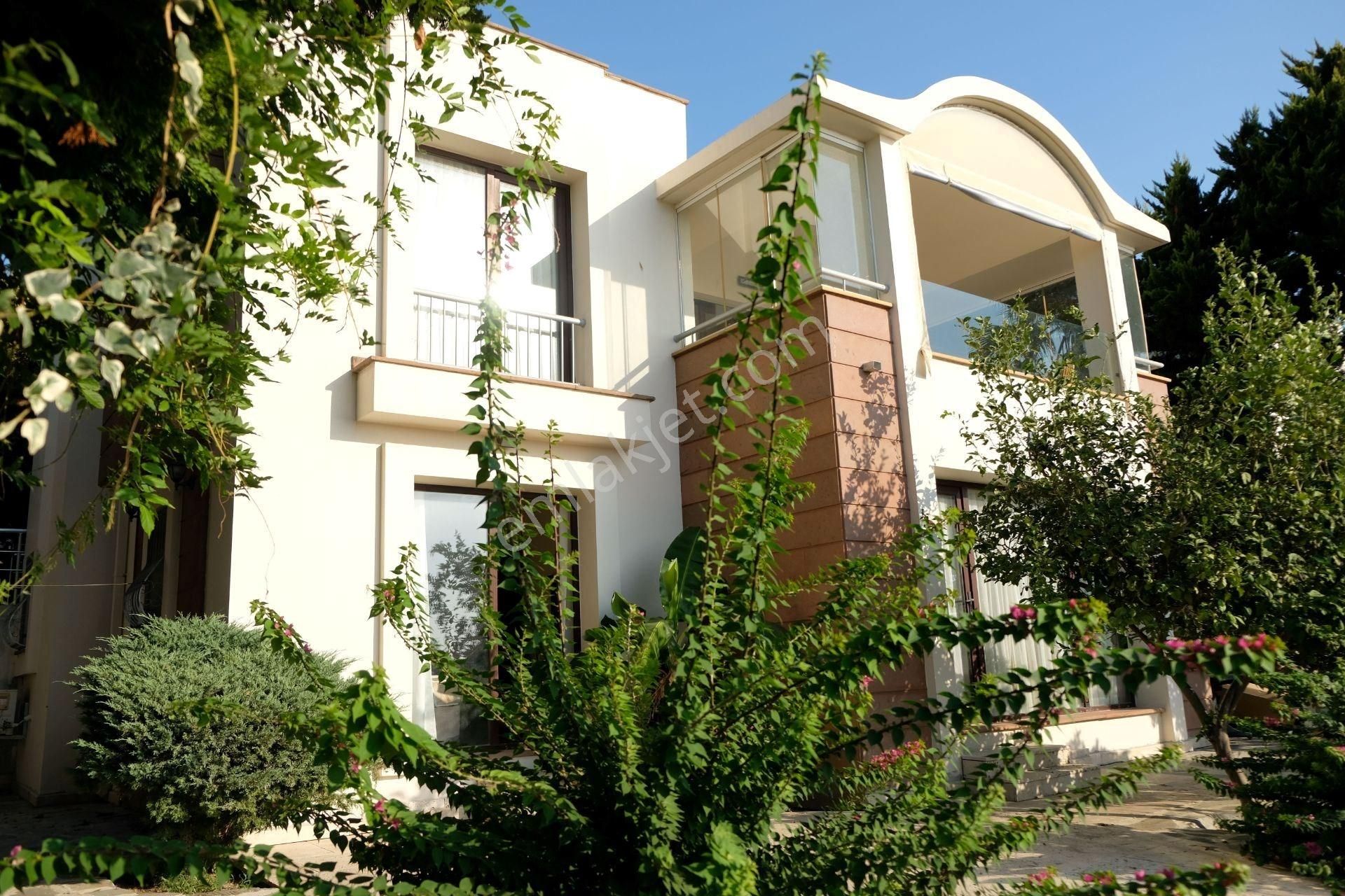 Bodrum Turgutreis, Deniz Manzaralı, Müstakil, Bahçeli Dubleks Villa