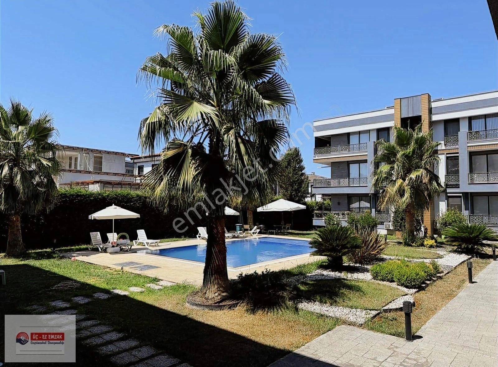 Karat54'te Havuzlu-k.otopark-kiler Kiralık 3+1 Daire(3.köşe Kat)