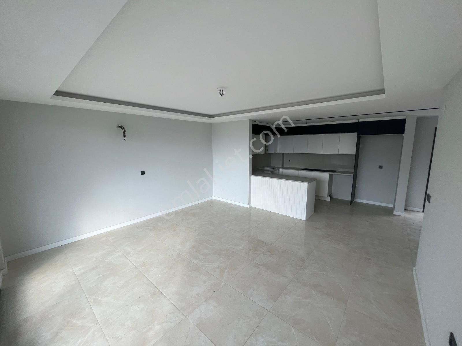Kuşadası'nda Merkezi Konumda Deniz Manzaralı 2+1 Satılık Daire - Görsel 2