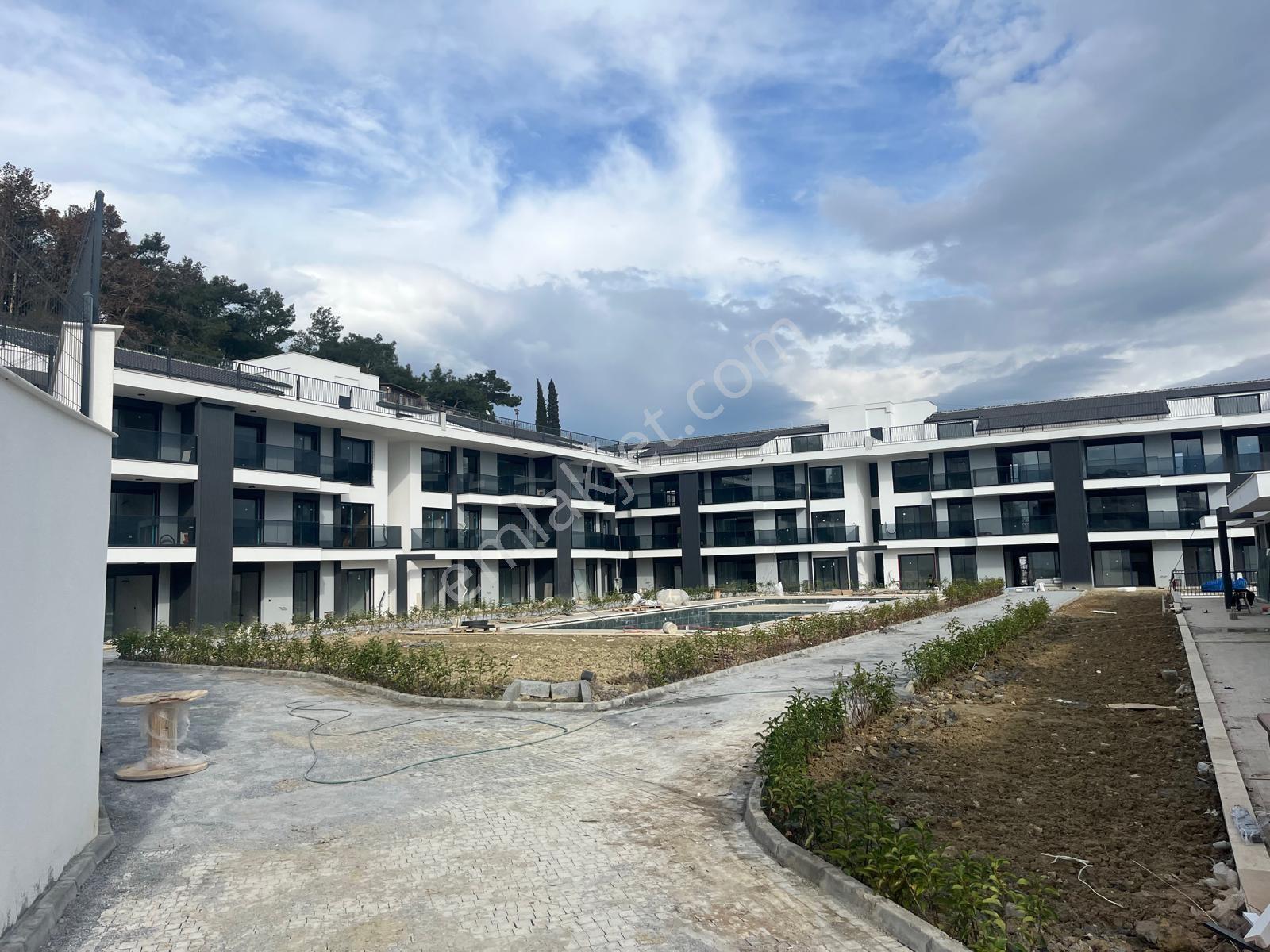 Nezih Bir Sitede Deniz Manzaralı 2+1 Satılık Daire - Görsel 14