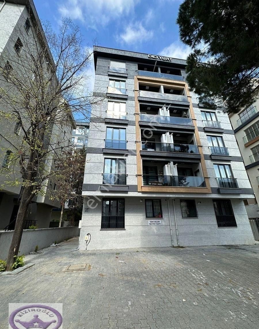 Minibüse Yakın Deprem Yönetmelikli Balkonlu Kombili Otoparklı Güney Cephe 2+1