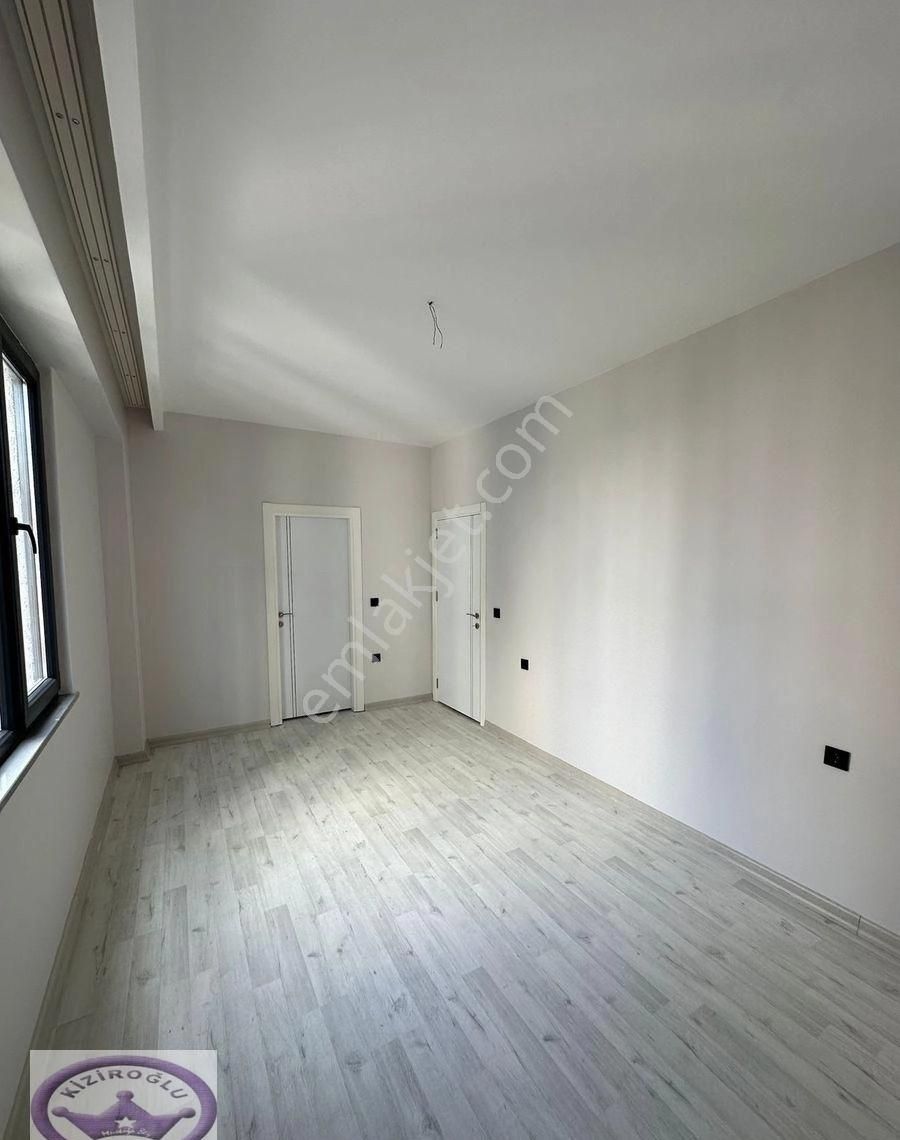 Minibüse Yakın Deprem Yönetmelikli Balkonlu Kombili Otoparklı Güney Cephe 2+1 - Görsel 28