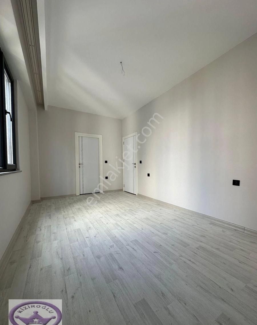 Minibüse Yakın Deprem Yönetmelikli Balkonlu Kombili Otoparklı Güney Cephe 2+1 - Görsel 13