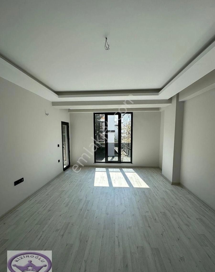 Minibüse Yakın Deprem Yönetmelikli Balkonlu Kombili Otoparklı Güney Cephe 2+1 - Görsel 3
