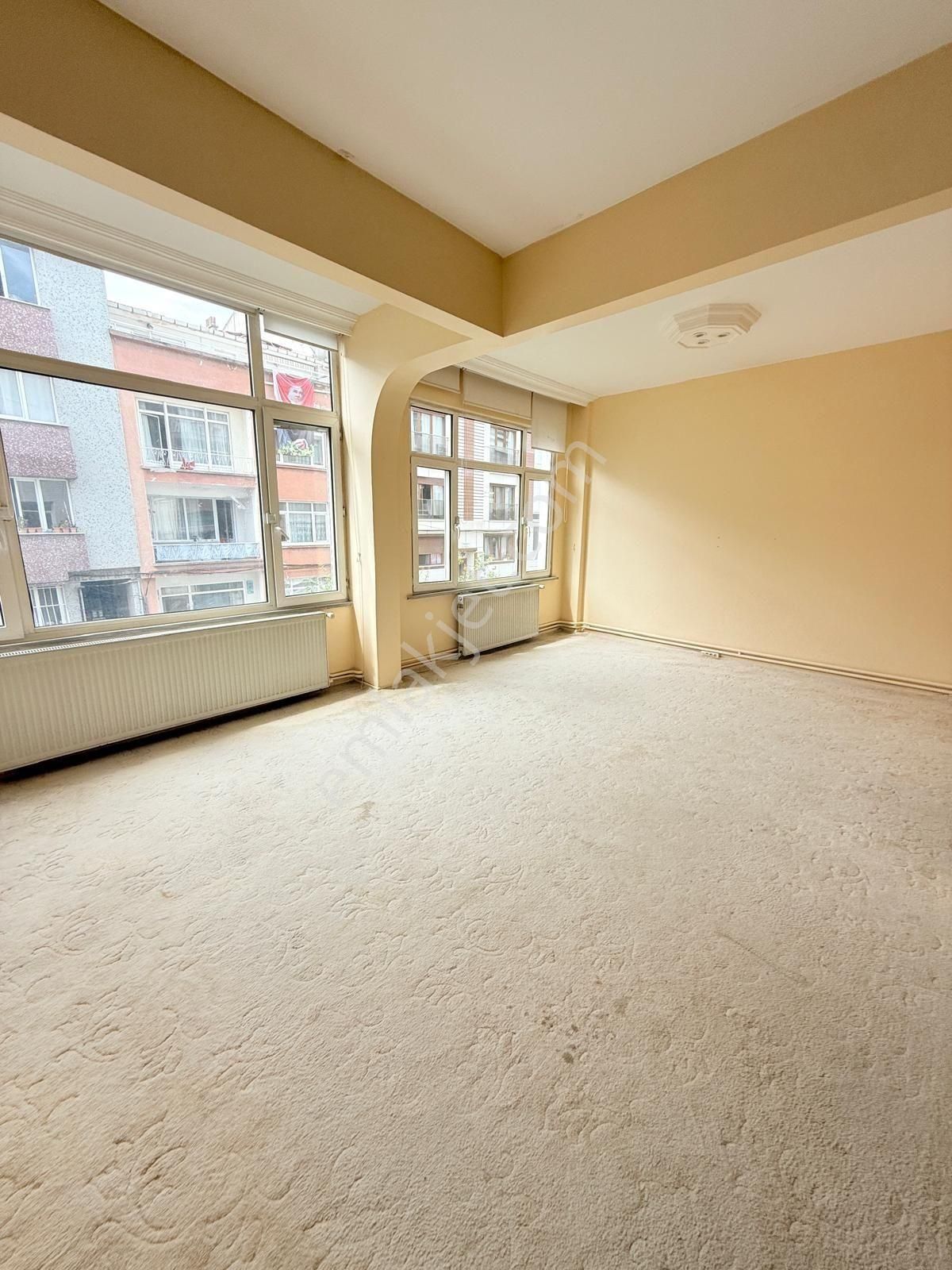 Üsküdar Çiçekçi'de 100m2 2+1 Güzel Lokasyonda Satılık Daire