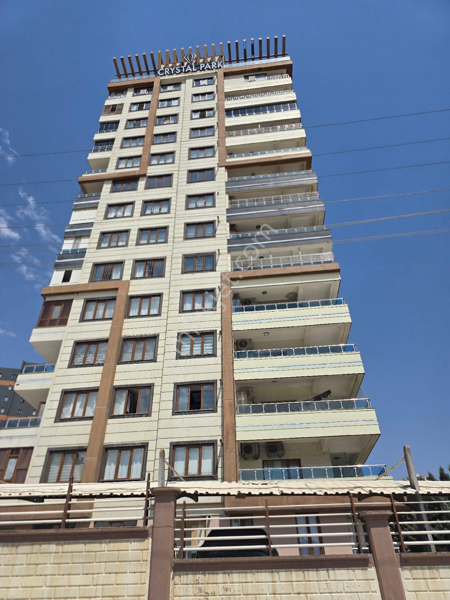 Crystal Park Sitesinde Havuzlu Takaslı 2+1 Satılık Daire