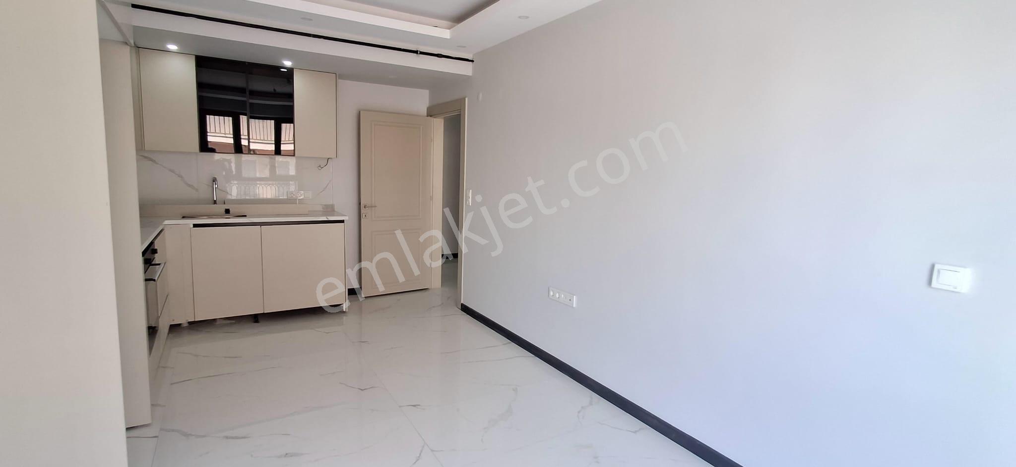 Bal Gayrimenkul-kemalpaşada Cadde Üzeri Muteşem Konum 2+1 Daire - Görsel 3