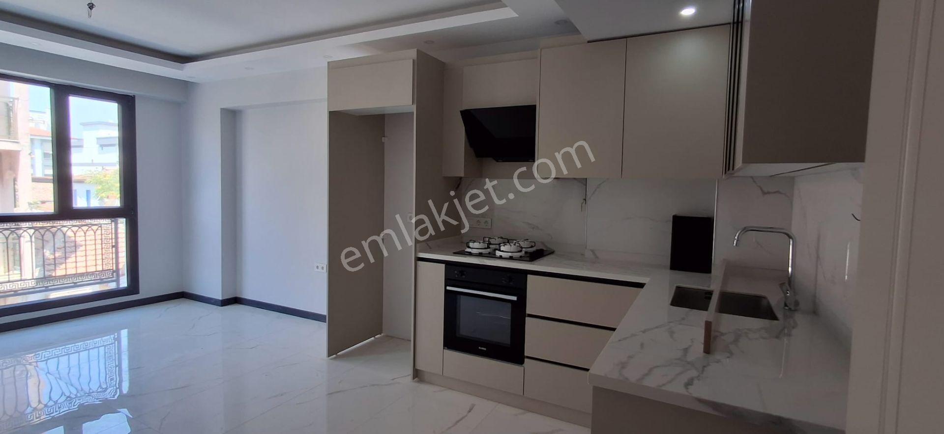 Bal Gayrimenkul-kemalpaşada Cadde Üzeri Muteşem Konum 2+1 Daire