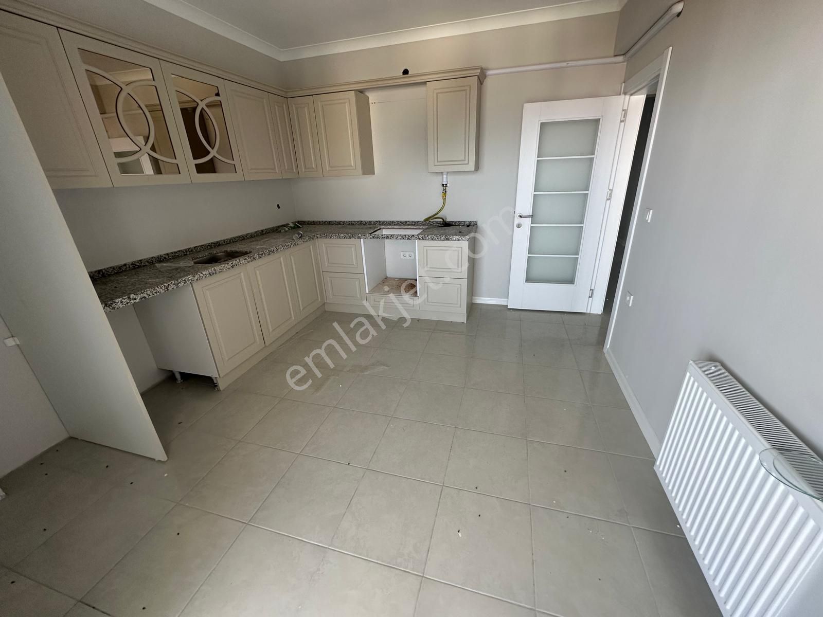 Küçükler Gayrimenkulden Karşıyaka Da Kiralık Daire