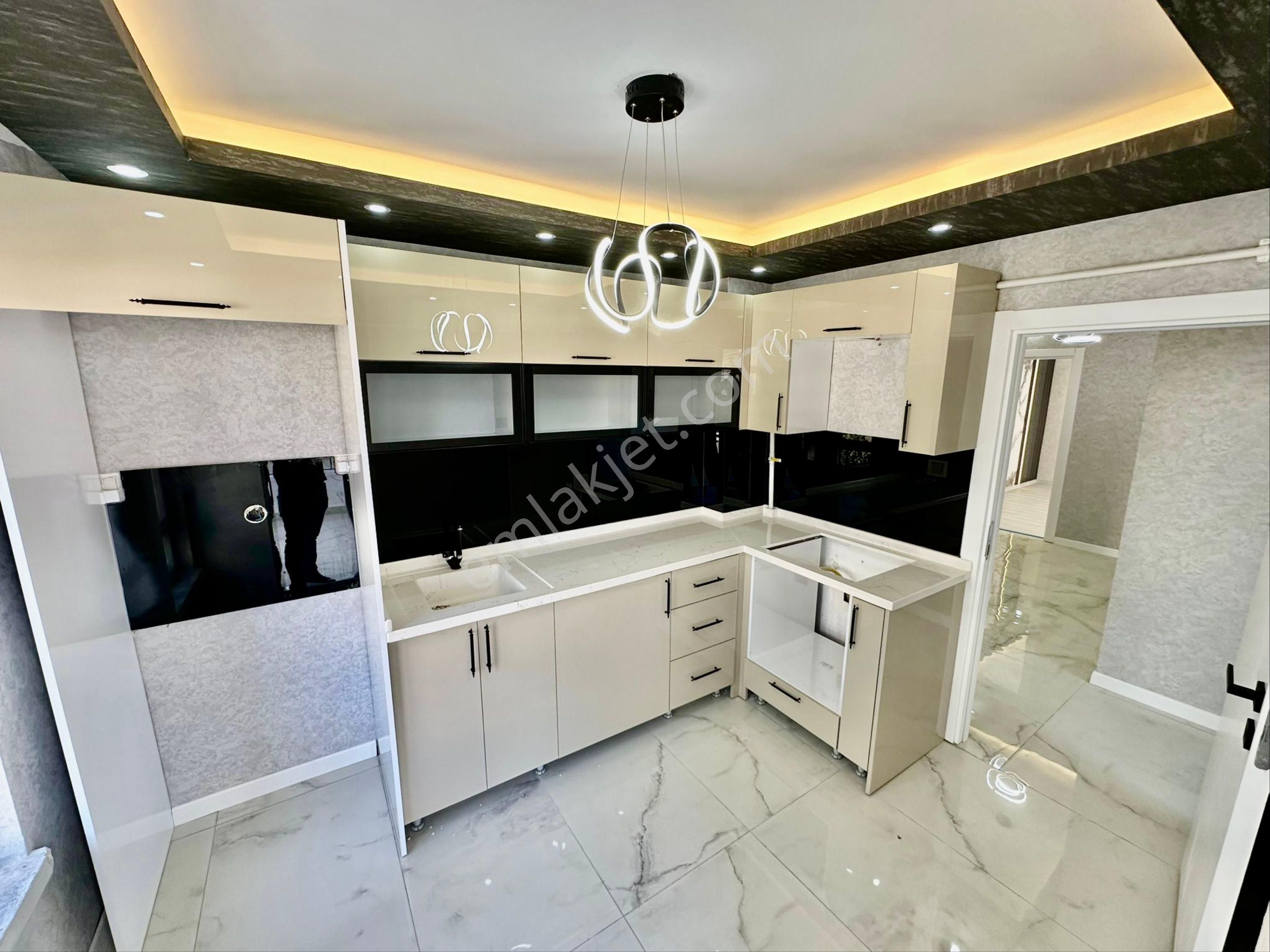 Hacıkadın Pazar Yanı Ultra Lüx Ara Kat Geniş 3+1 Cadde Yanı